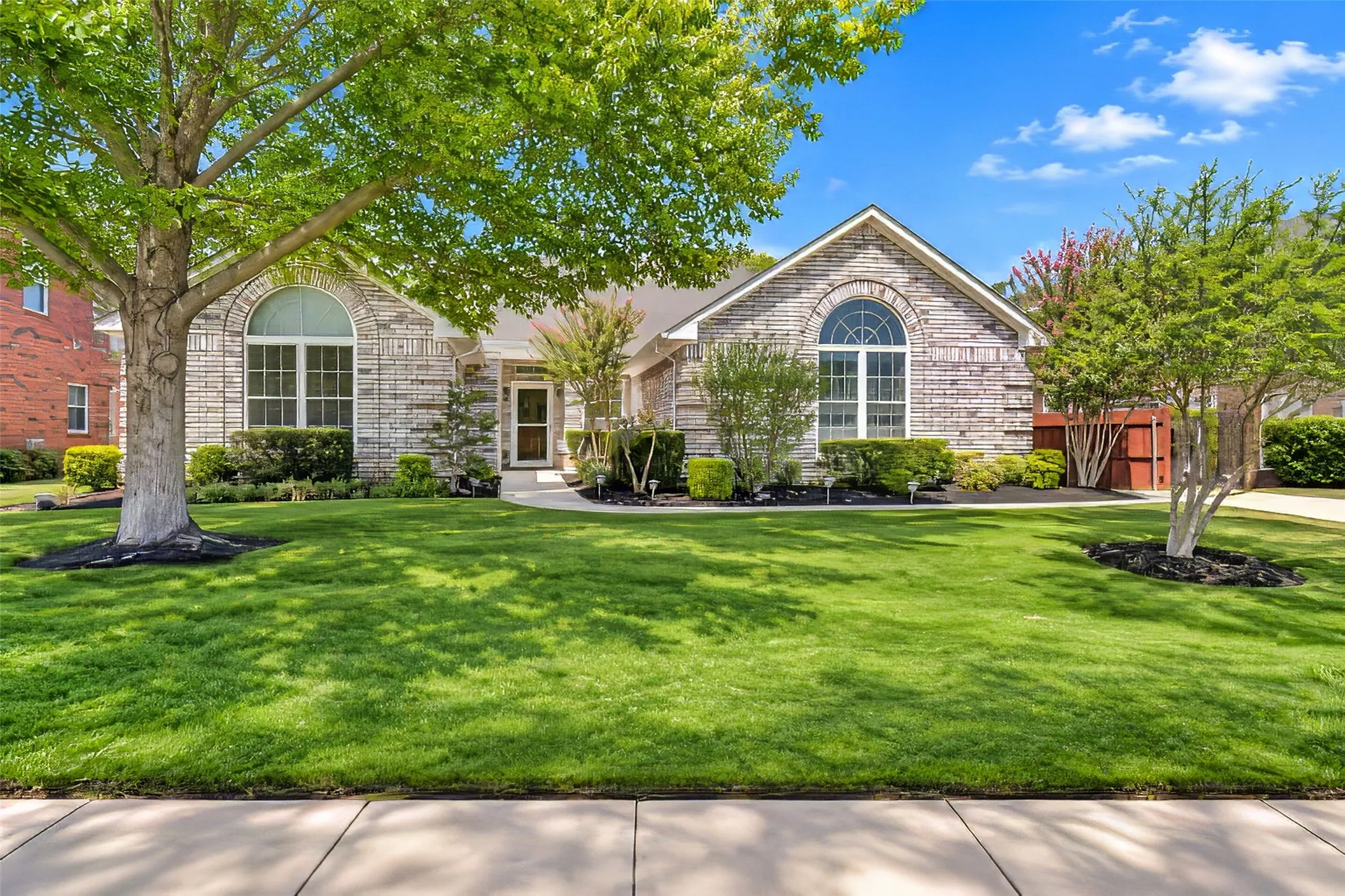 Single Family Residence For Sale in Tarrant County , 3121 Hazlewood Court, Bedford, Texas 76021, 3 Bedroom, 2 Bathroom, 2 Garage spaces, 1,836 Sqft, built in 1987, mls#21383731, Real Estate Agent in Bedford, Homes For Sale in Tarrant county, Homes For Sale in Bedford, Realtor in Bedford Texas, Real Estate Brokerage Independent Realty Texas, Luminita Cordes Realtor