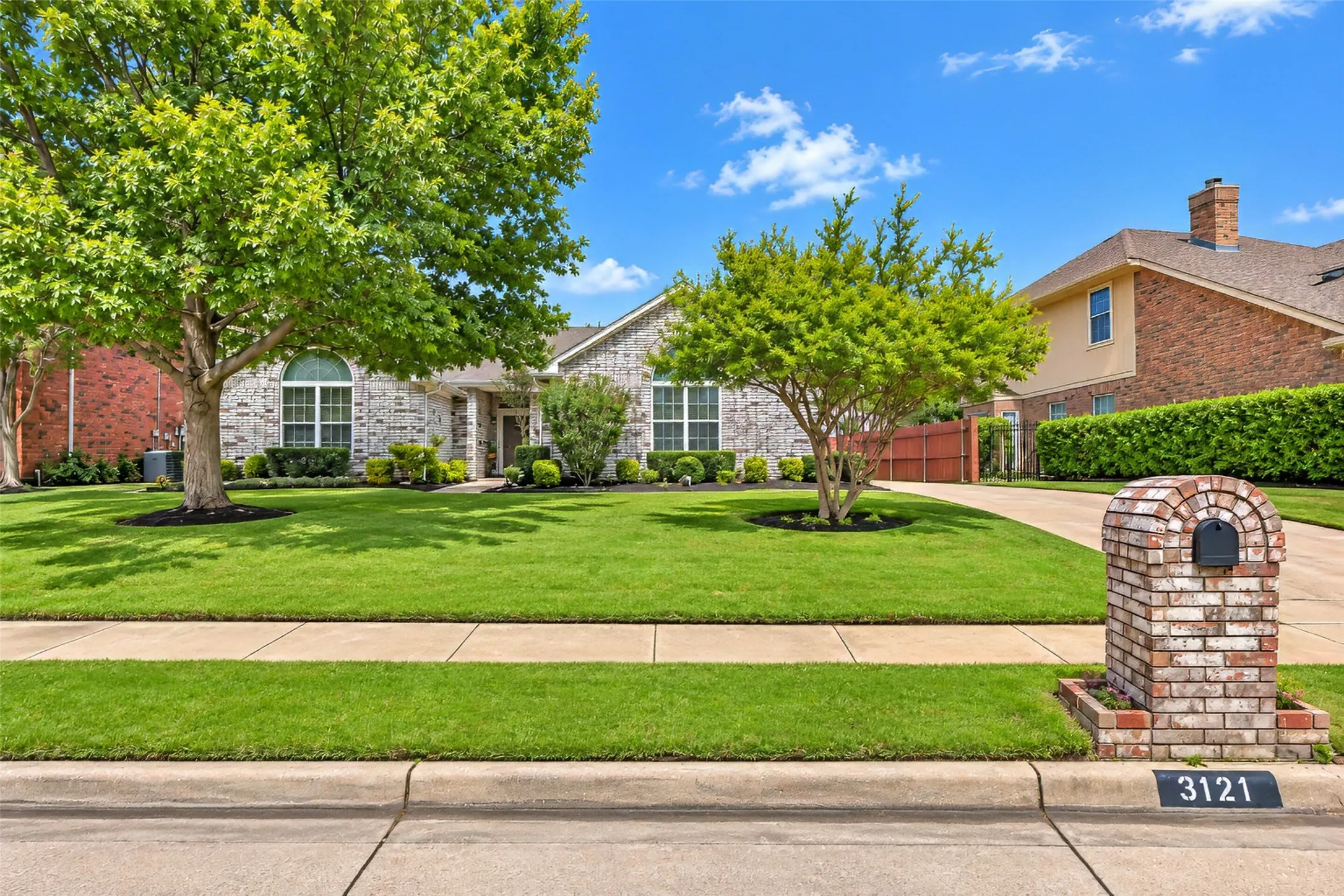 Single Family Residence For Sale in Tarrant County , 3121 Hazlewood Court, Bedford, Texas 76021, 3 Bedroom, 2 Bathroom, 2 Garage spaces, 1,836 Sqft, built in 1987, mls#21383731, Real Estate Agent in Bedford, Homes For Sale in Tarrant county, Homes For Sale in Bedford, Realtor in Bedford Texas, Real Estate Brokerage Independent Realty Texas, Luminita Cordes Realtor