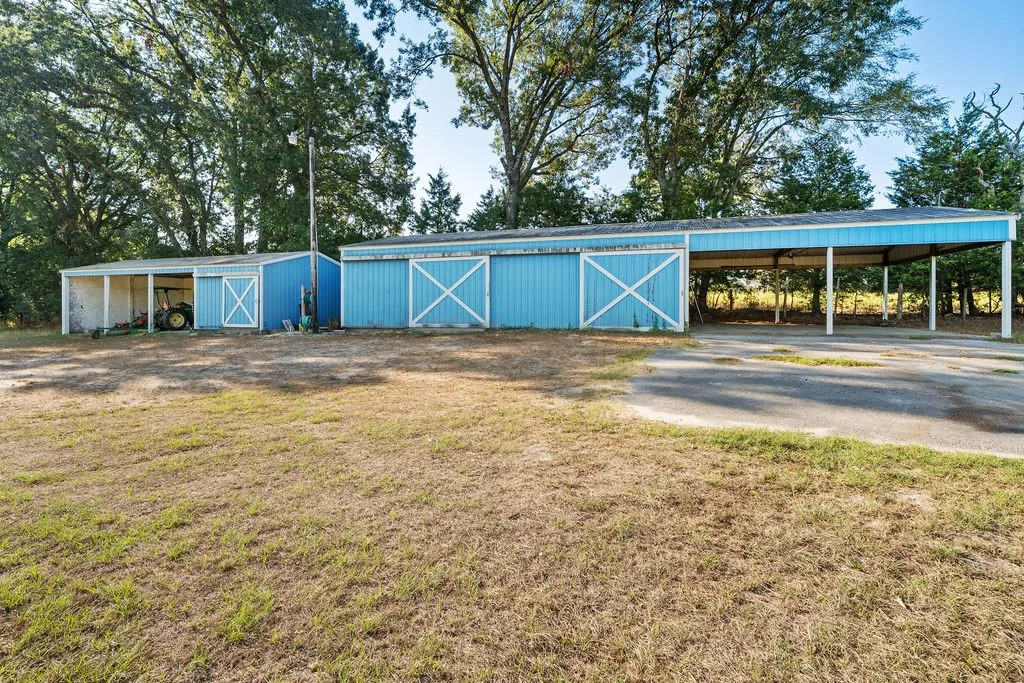 Manufactured Home For Sale in Wood County , 662 County Road 2325, Mineola, Texas 75773, 4 Bedroom, 2 Bathroom, Garage spaces, 2,079 Sqft, built in 2010, mls#21384407, Real Estate Agent in Mineola, Homes For Sale in Wood county, Homes For Sale in Mineola, Realtor in Mineola Texas, Real Estate Brokerage Independent Realty Texas, Luminita Cordes Realtor