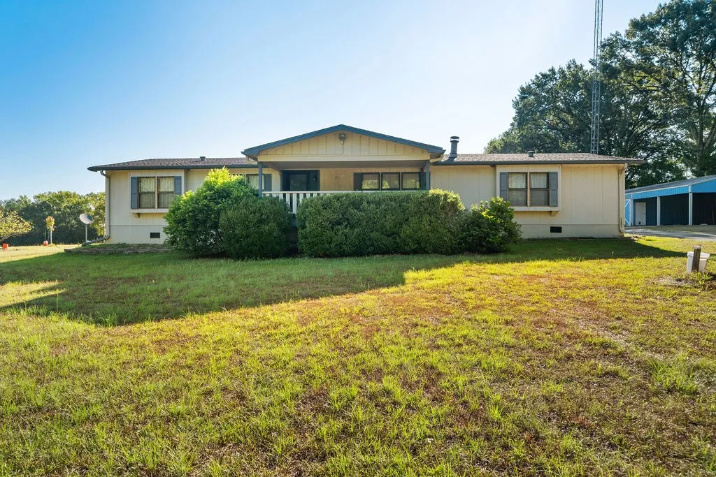 Manufactured Home For Sale in Wood County , 662 County Road 2325, Mineola, Texas 75773, 4 Bedroom, 2 Bathroom, Garage spaces, 2,079 Sqft, built in 2010, mls#21384407, Real Estate Agent in Mineola, Homes For Sale in Wood county, Homes For Sale in Mineola, Realtor in Mineola Texas, Real Estate Brokerage Independent Realty Texas, Luminita Cordes Realtor