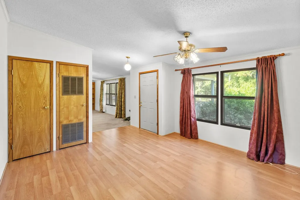 Manufactured Home For Sale in Wood County , 662 County Road 2325, Mineola, Texas 75773, 4 Bedroom, 2 Bathroom, Garage spaces, 2,079 Sqft, built in 2010, mls#21384407, Real Estate Agent in Mineola, Homes For Sale in Wood county, Homes For Sale in Mineola, Realtor in Mineola Texas, Real Estate Brokerage Independent Realty Texas, Luminita Cordes Realtor
