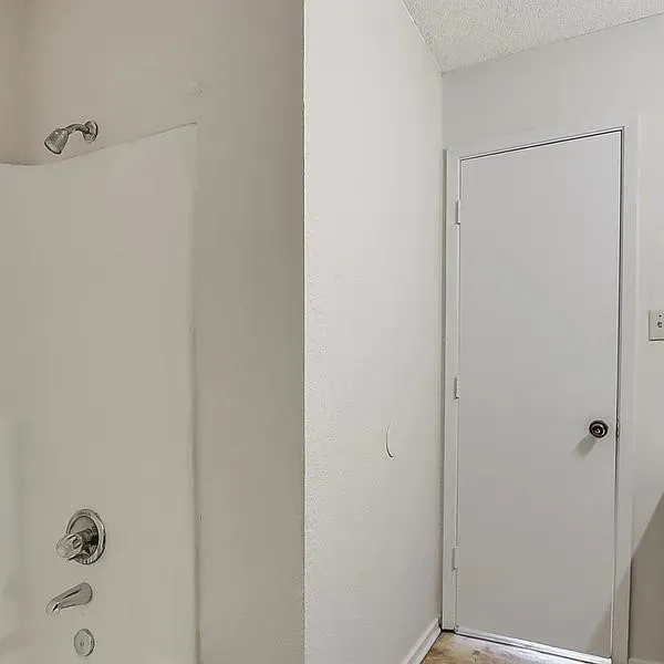 Townhouse For Rent in Tarrant County , 7504 Chapin Road B, Fort Worth, Texas 76116, 2 Bedroom, 2 Bathroom, Garage spaces, 1,075 Sqft, built in 1984, mls#21375734, Real Estate Agent in Fort Worth, Homes For Rent in Tarrant county, Homes For Rent in Fort Worth, Realtor in Fort Worth Texas, Real Estate Brokerage Independent Realty Texas, Luminita Cordes Realtor