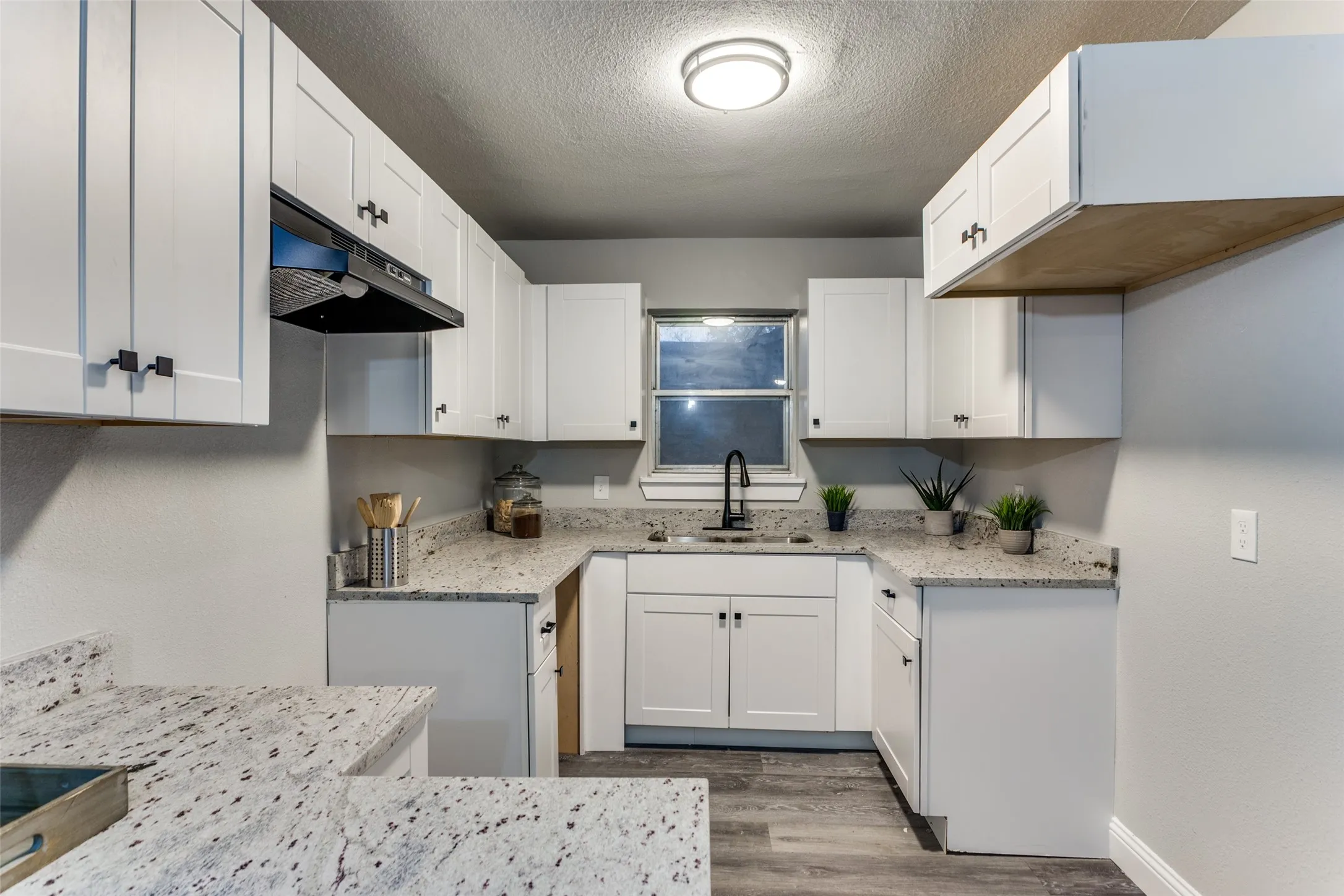 Single Family Residence For Sale in Tarrant County , 2801 Wren Avenue, Fort Worth, Texas 76133, 3 Bedroom, 2 Bathroom, 2 Garage spaces, 1,636 Sqft, built in 1963, mls#21384406, Real Estate Agent in Fort Worth, Homes For Sale in Tarrant county, Homes For Sale in Fort Worth, Realtor in Fort Worth Texas, Real Estate Brokerage Independent Realty Texas, Luminita Cordes Realtor