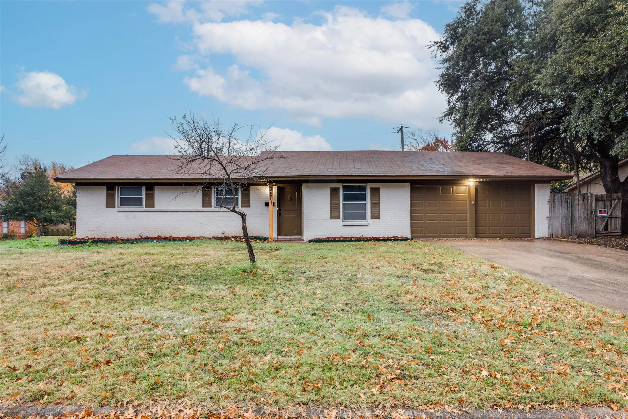 Single Family Residence For Sale in Tarrant County , 2801 Wren Avenue, Fort Worth, Texas 76133, 3 Bedroom, 2 Bathroom, 2 Garage spaces, 1,636 Sqft, built in 1963, mls#21384406, Real Estate Agent in Fort Worth, Homes For Sale in Tarrant county, Homes For Sale in Fort Worth, Realtor in Fort Worth Texas, Real Estate Brokerage Independent Realty Texas, Luminita Cordes Realtor
