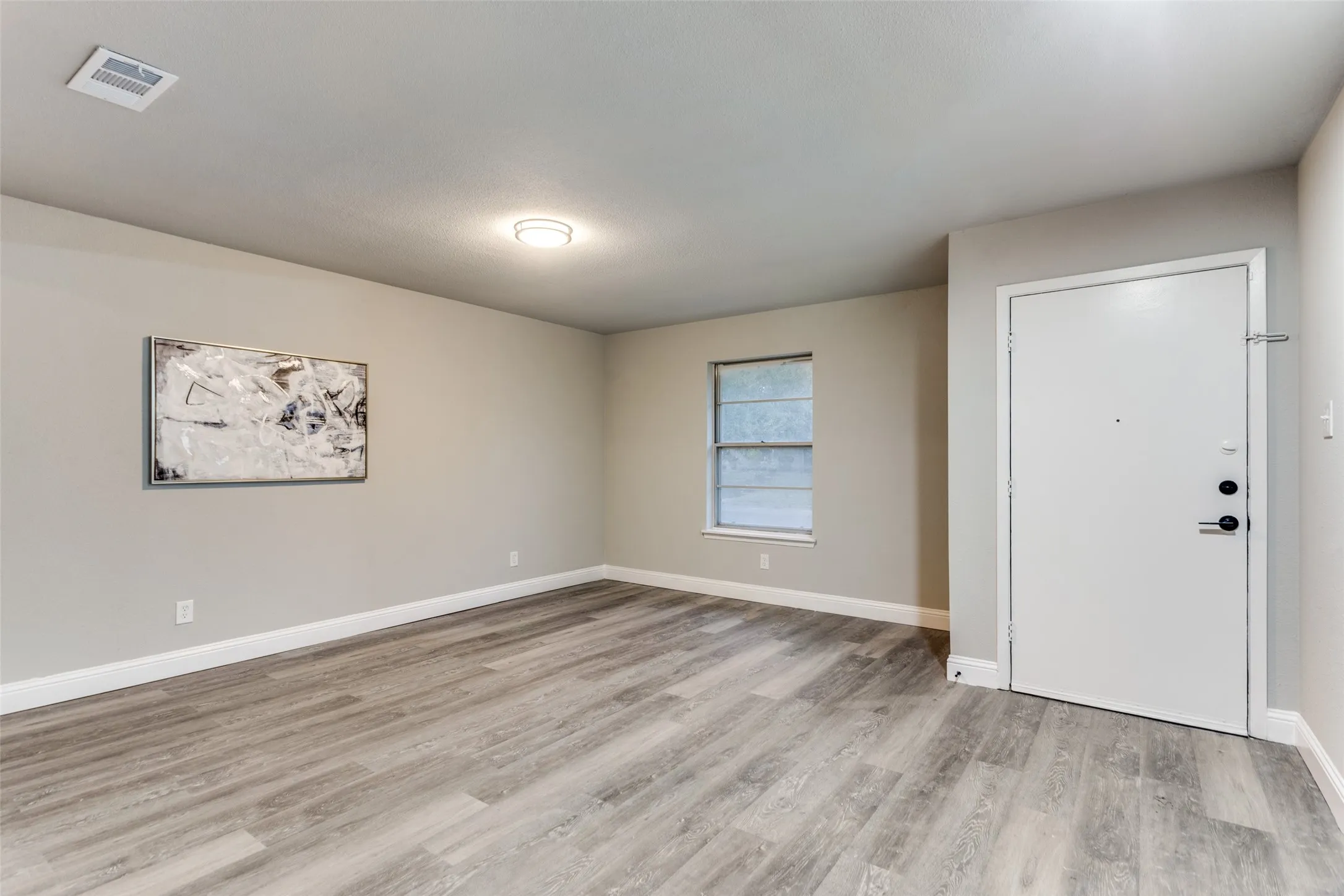 Single Family Residence For Sale in Tarrant County , 2801 Wren Avenue, Fort Worth, Texas 76133, 3 Bedroom, 2 Bathroom, 2 Garage spaces, 1,636 Sqft, built in 1963, mls#21384406, Real Estate Agent in Fort Worth, Homes For Sale in Tarrant county, Homes For Sale in Fort Worth, Realtor in Fort Worth Texas, Real Estate Brokerage Independent Realty Texas, Luminita Cordes Realtor