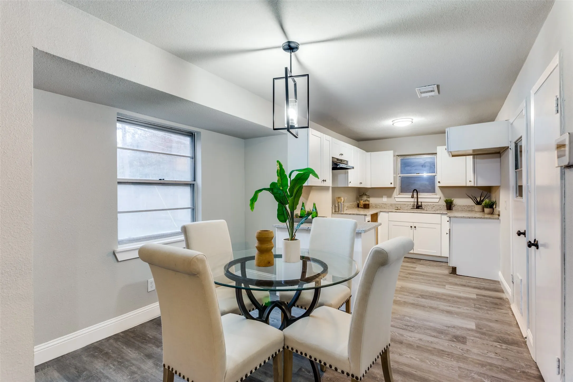 Single Family Residence For Sale in Tarrant County , 2801 Wren Avenue, Fort Worth, Texas 76133, 3 Bedroom, 2 Bathroom, 2 Garage spaces, 1,636 Sqft, built in 1963, mls#21384406, Real Estate Agent in Fort Worth, Homes For Sale in Tarrant county, Homes For Sale in Fort Worth, Realtor in Fort Worth Texas, Real Estate Brokerage Independent Realty Texas, Luminita Cordes Realtor
