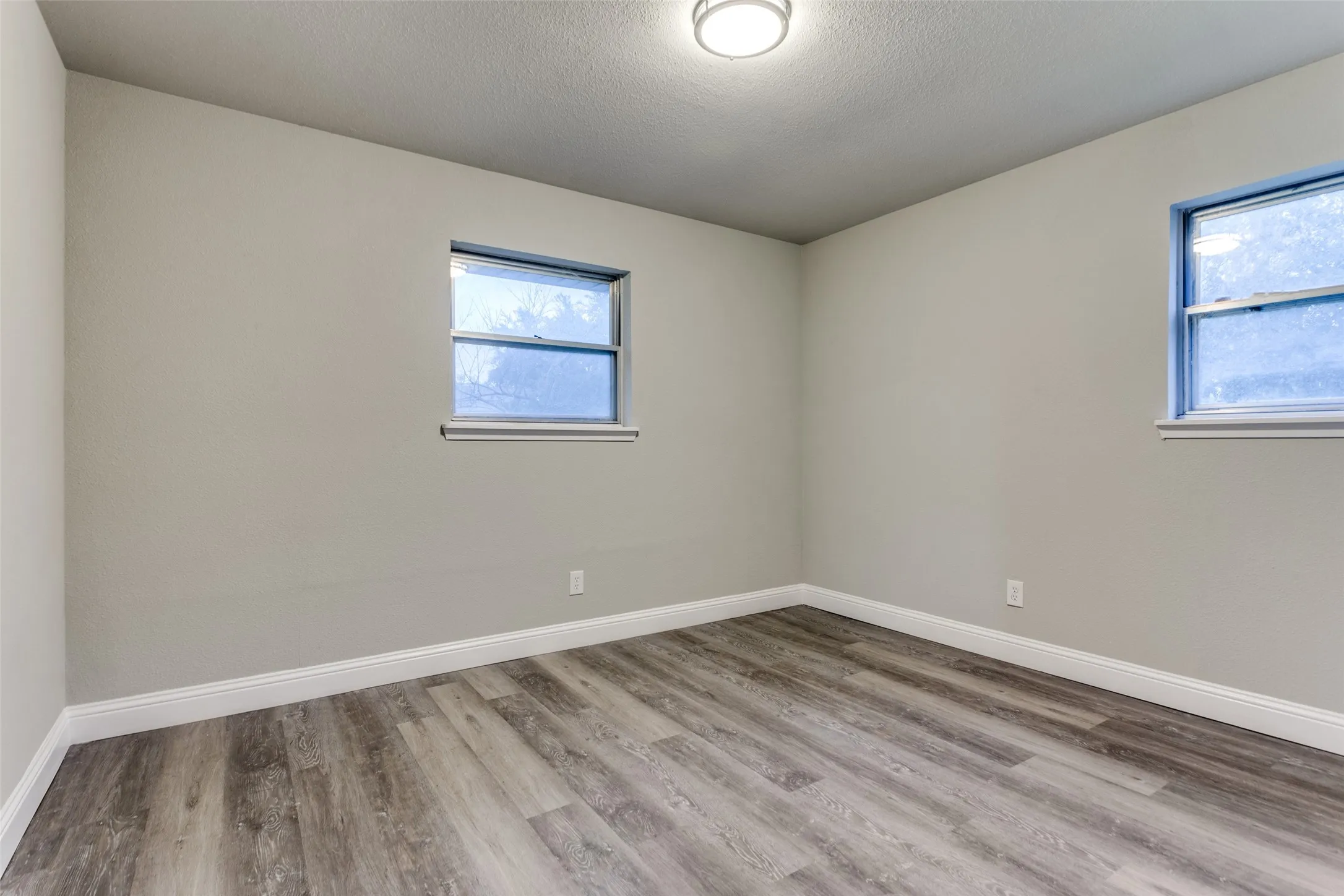 Single Family Residence For Sale in Tarrant County , 2801 Wren Avenue, Fort Worth, Texas 76133, 3 Bedroom, 2 Bathroom, 2 Garage spaces, 1,636 Sqft, built in 1963, mls#21384406, Real Estate Agent in Fort Worth, Homes For Sale in Tarrant county, Homes For Sale in Fort Worth, Realtor in Fort Worth Texas, Real Estate Brokerage Independent Realty Texas, Luminita Cordes Realtor