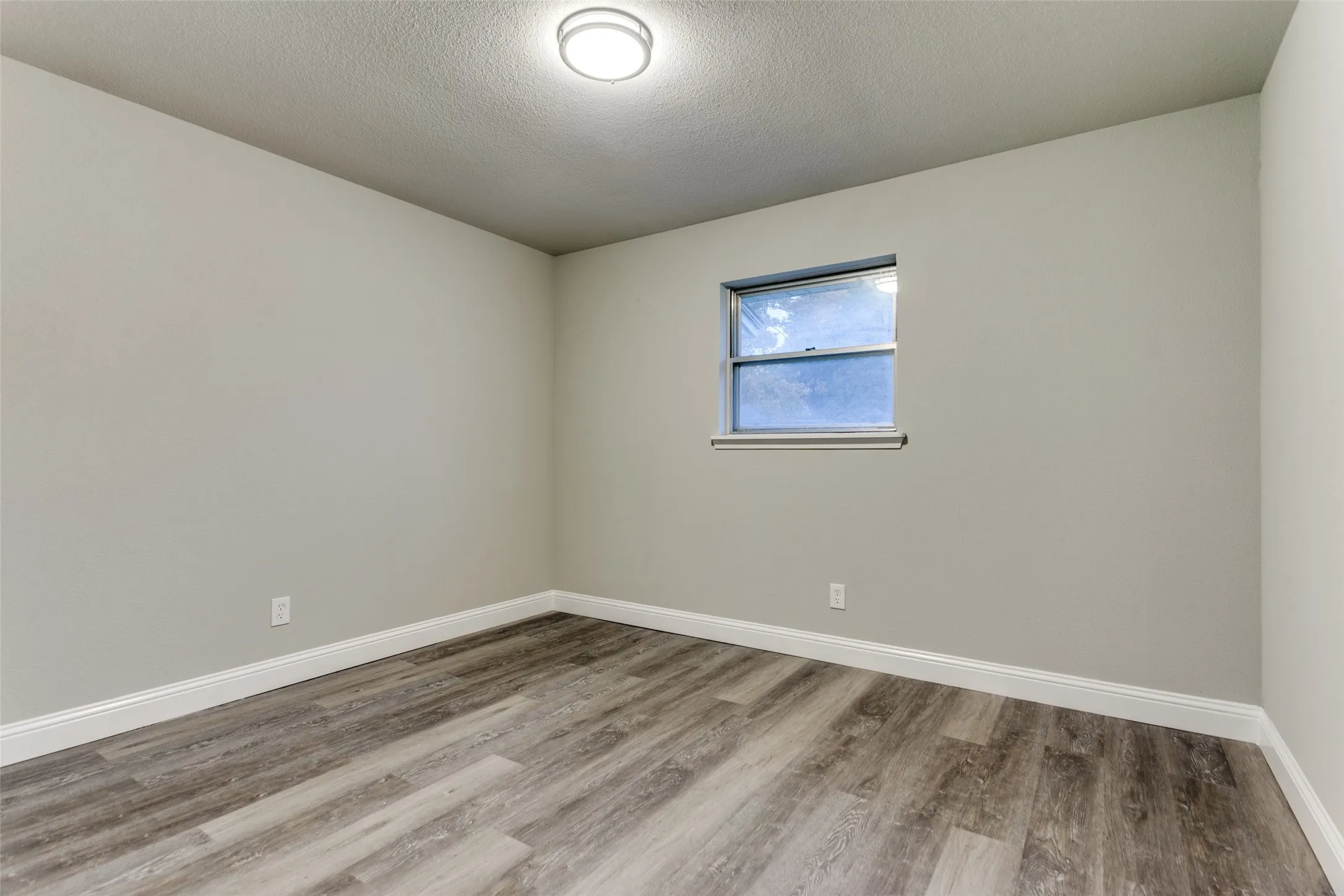 Single Family Residence For Sale in Tarrant County , 2801 Wren Avenue, Fort Worth, Texas 76133, 3 Bedroom, 2 Bathroom, 2 Garage spaces, 1,636 Sqft, built in 1963, mls#21384406, Real Estate Agent in Fort Worth, Homes For Sale in Tarrant county, Homes For Sale in Fort Worth, Realtor in Fort Worth Texas, Real Estate Brokerage Independent Realty Texas, Luminita Cordes Realtor