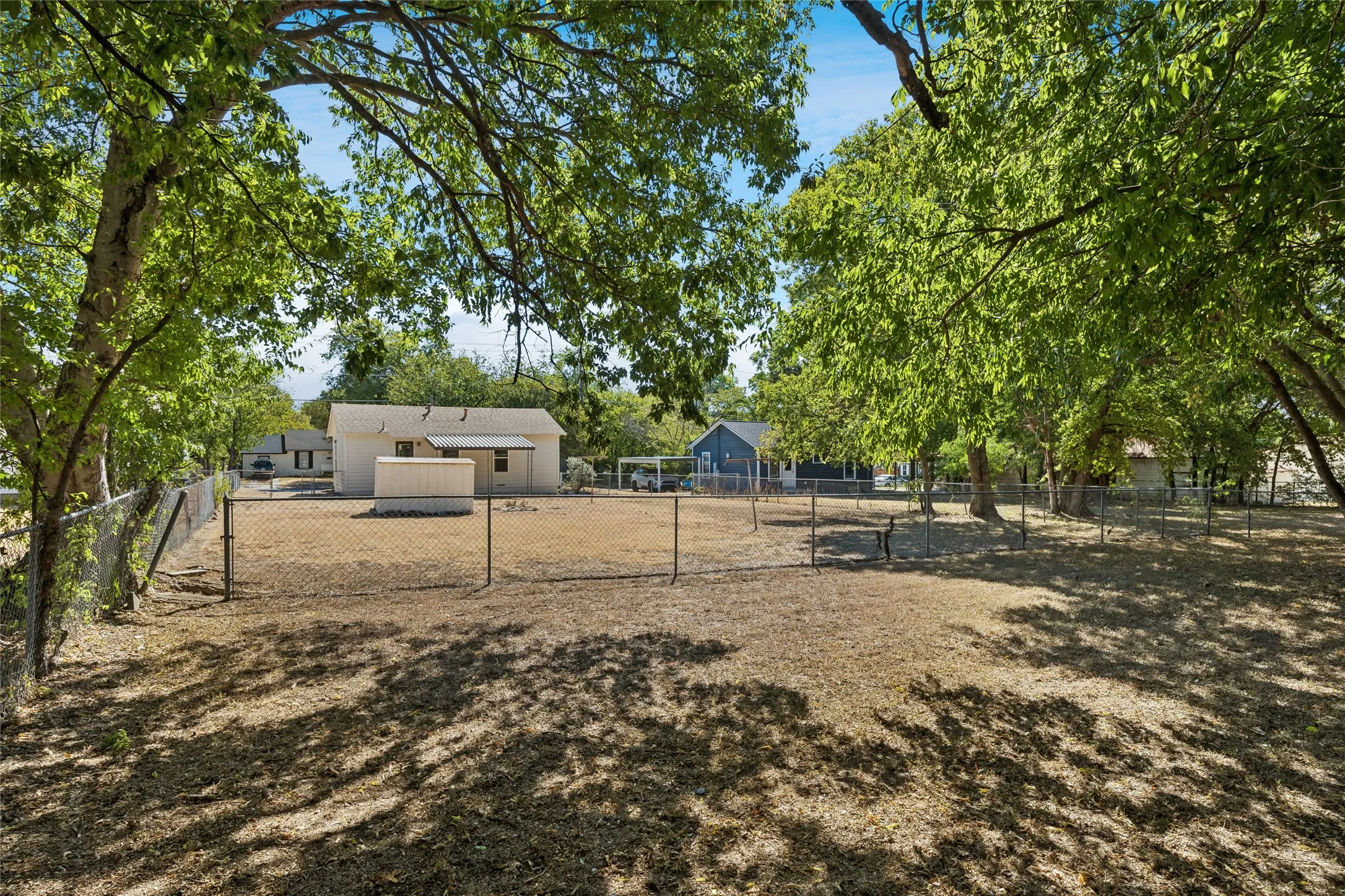 Single Family Residence For Sale in Tarrant County , 3616 Bonnie Drive, Fort Worth, Texas 76116, 2 Bedroom, 1 Bathroom, Garage spaces, 752 Sqft, built in 1952, mls#21383012, Real Estate Agent in Fort Worth, Homes For Sale in Tarrant county, Homes For Sale in Fort Worth, Realtor in Fort Worth Texas, Real Estate Brokerage Independent Realty Texas, Luminita Cordes Realtor