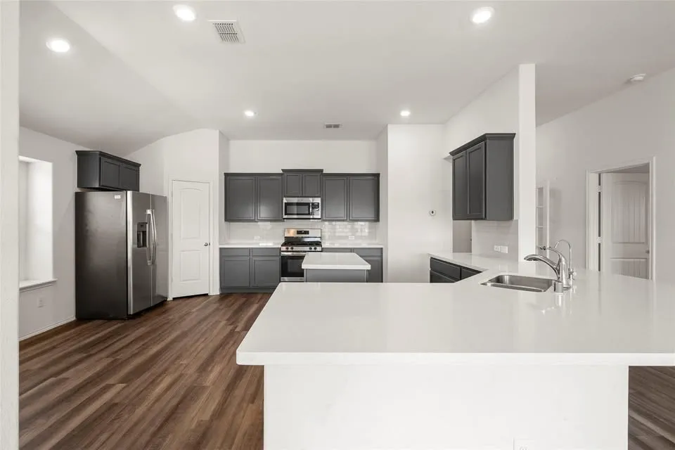 Single Family Residence For Sale in Kaufman County , 2901 Panhandle Drive, Heartland, Texas 75126, 4 Bedroom, 2 Bathroom, 2 Garage spaces, 2,009 Sqft, built in 2019, mls#21384410, Real Estate Agent in Heartland, Homes For Sale in Kaufman county, Homes For Sale in Heartland, Realtor in Heartland Texas, Real Estate Brokerage Independent Realty Texas, Luminita Cordes Realtor