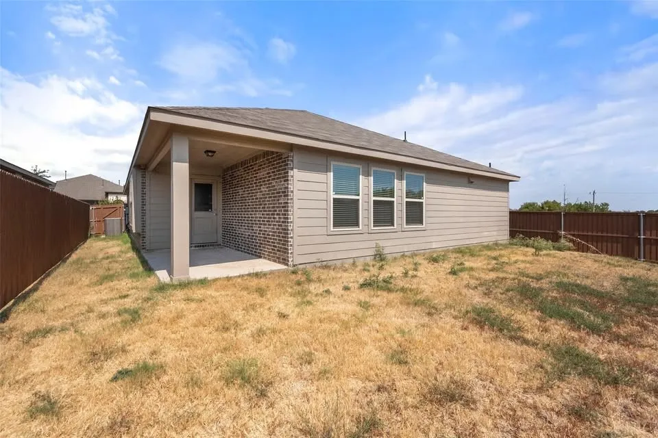 Single Family Residence For Sale in Kaufman County , 2901 Panhandle Drive, Heartland, Texas 75126, 4 Bedroom, 2 Bathroom, 2 Garage spaces, 2,009 Sqft, built in 2019, mls#21384410, Real Estate Agent in Heartland, Homes For Sale in Kaufman county, Homes For Sale in Heartland, Realtor in Heartland Texas, Real Estate Brokerage Independent Realty Texas, Luminita Cordes Realtor