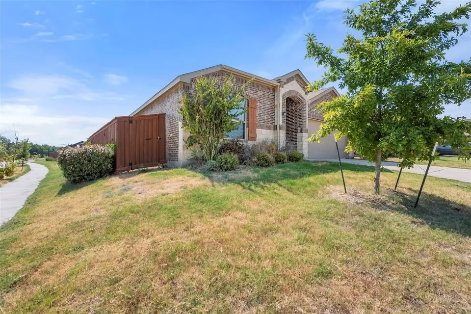 Single Family Residence For Sale in Kaufman County , 2901 Panhandle Drive, Heartland, Texas 75126, 4 Bedroom, 2 Bathroom, 2 Garage spaces, 2,009 Sqft, built in 2019, mls#21384410, Real Estate Agent in Heartland, Homes For Sale in Kaufman county, Homes For Sale in Heartland, Realtor in Heartland Texas, Real Estate Brokerage Independent Realty Texas, Luminita Cordes Realtor