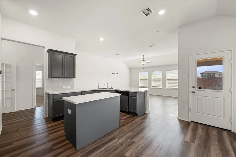Single Family Residence For Sale in Kaufman County , 2901 Panhandle Drive, Heartland, Texas 75126, 4 Bedroom, 2 Bathroom, 2 Garage spaces, 2,009 Sqft, built in 2019, mls#21384410, Real Estate Agent in Heartland, Homes For Sale in Kaufman county, Homes For Sale in Heartland, Realtor in Heartland Texas, Real Estate Brokerage Independent Realty Texas, Luminita Cordes Realtor