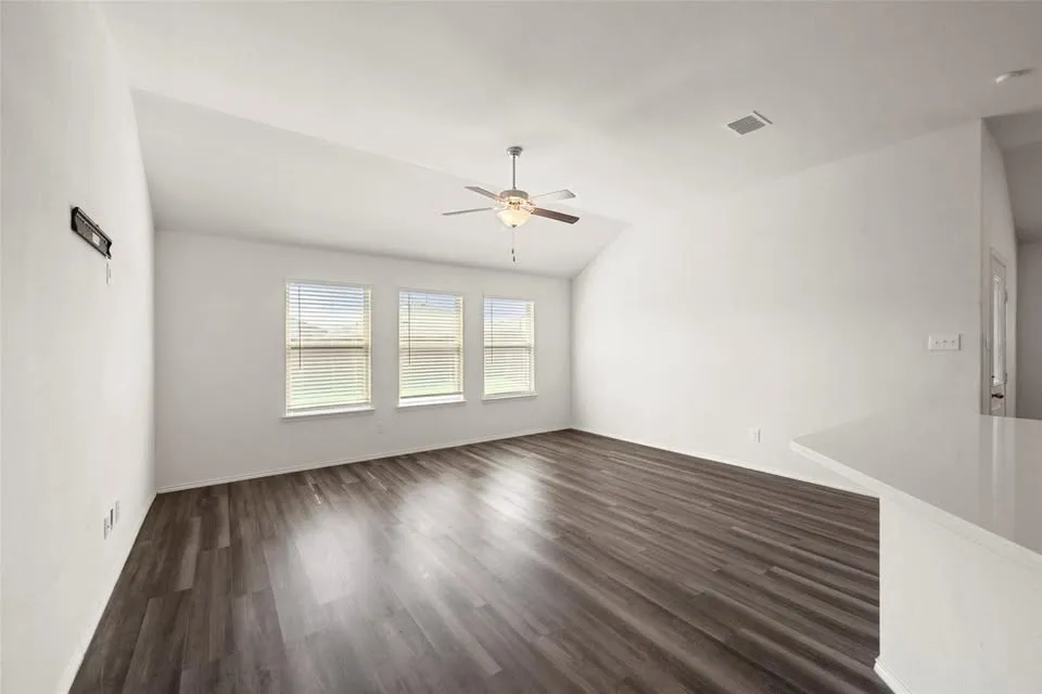 Single Family Residence For Sale in Kaufman County , 2901 Panhandle Drive, Heartland, Texas 75126, 4 Bedroom, 2 Bathroom, 2 Garage spaces, 2,009 Sqft, built in 2019, mls#21384410, Real Estate Agent in Heartland, Homes For Sale in Kaufman county, Homes For Sale in Heartland, Realtor in Heartland Texas, Real Estate Brokerage Independent Realty Texas, Luminita Cordes Realtor
