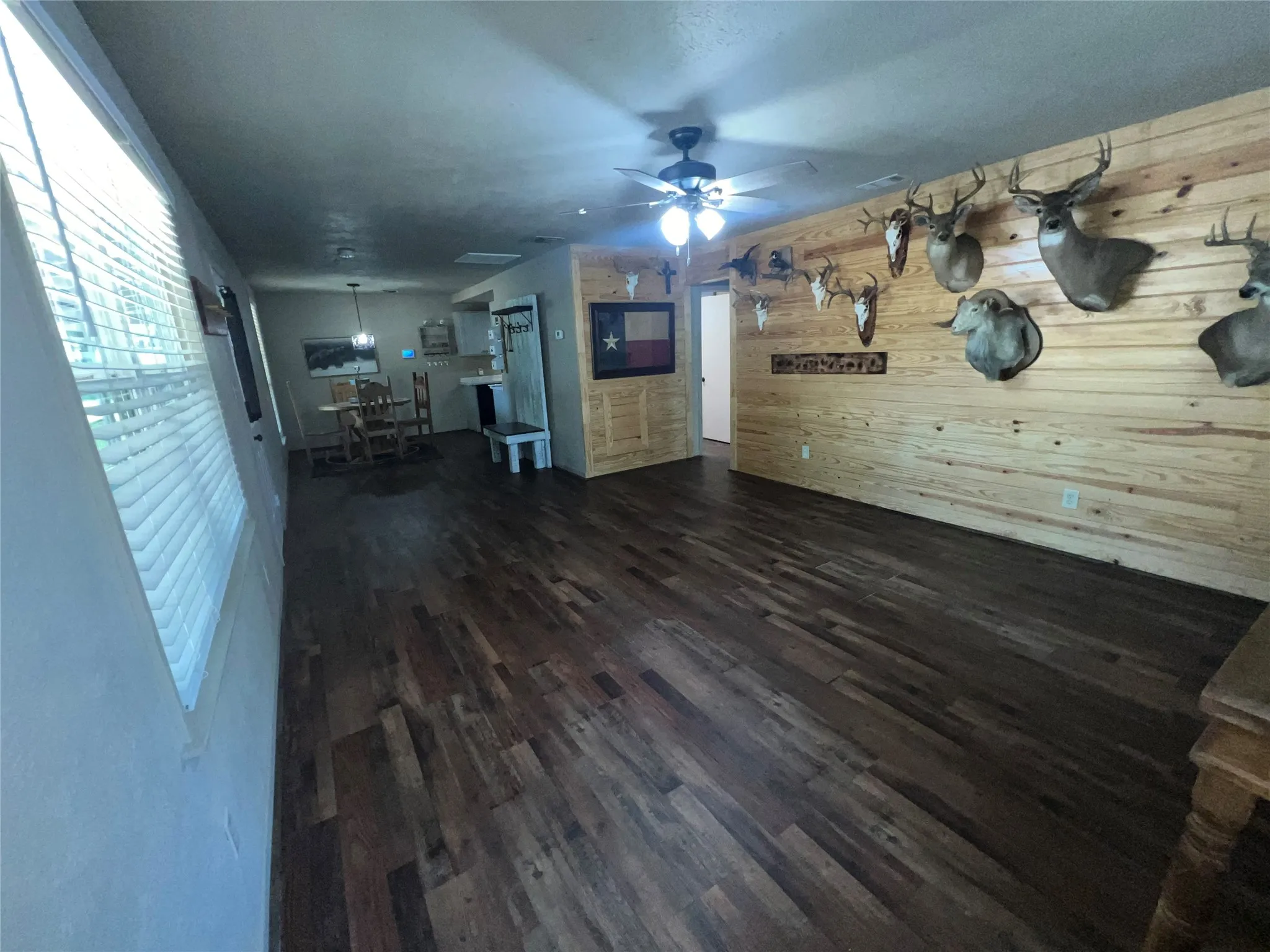 Single Family Residence For Sale in Van Zandt County , 863 Vz County Road 1213, Canton, Texas 75103, 2 Bedroom, 2 Bathroom, Garage spaces, 1,215 Sqft, built in 1959, mls#21382131, Real Estate Agent in Canton, Homes For Sale in Van Zandt county, Homes For Sale in Canton, Realtor in Canton Texas, Real Estate Brokerage Independent Realty Texas, Luminita Cordes Realtor