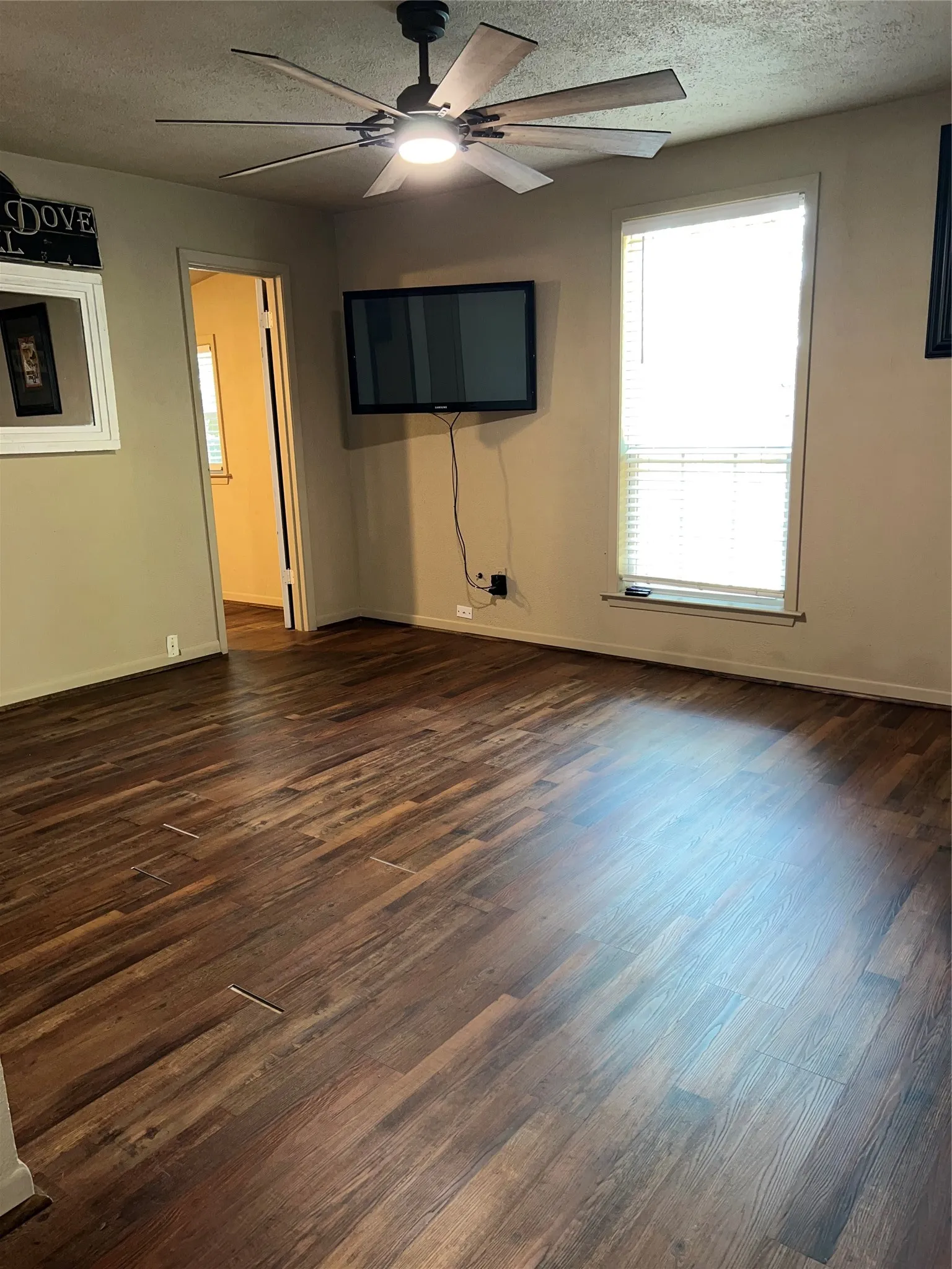 Single Family Residence For Sale in Van Zandt County , 863 Vz County Road 1213, Canton, Texas 75103, 2 Bedroom, 2 Bathroom, Garage spaces, 1,215 Sqft, built in 1959, mls#21382131, Real Estate Agent in Canton, Homes For Sale in Van Zandt county, Homes For Sale in Canton, Realtor in Canton Texas, Real Estate Brokerage Independent Realty Texas, Luminita Cordes Realtor