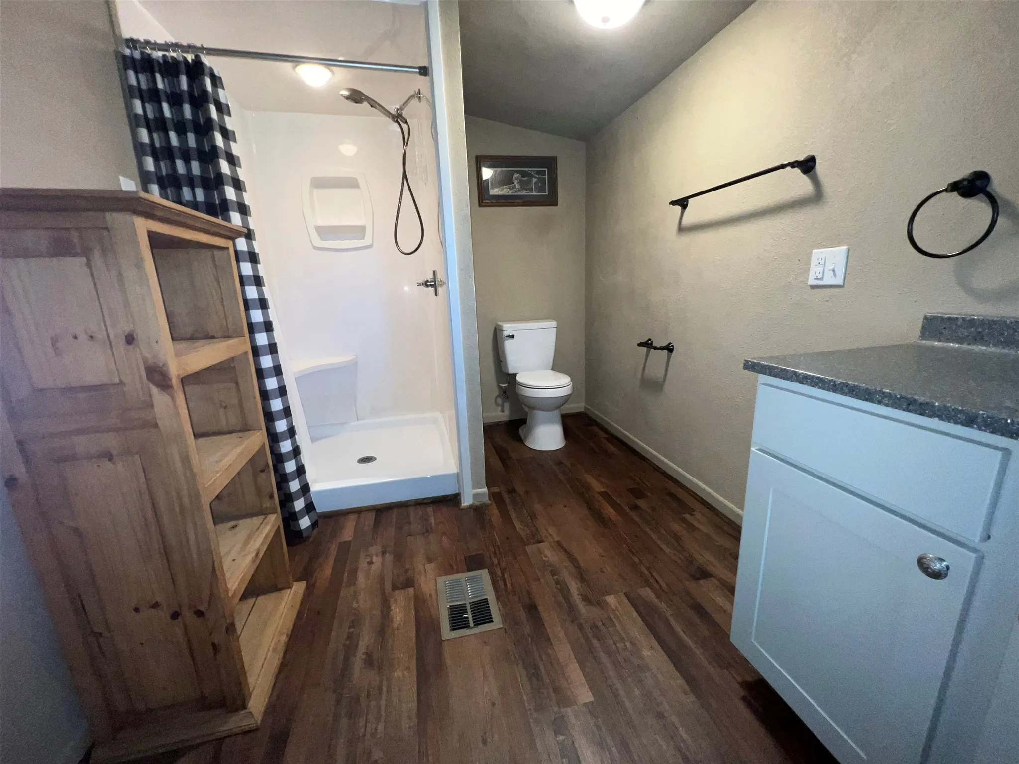 Single Family Residence For Sale in Van Zandt County , 863 Vz County Road 1213, Canton, Texas 75103, 2 Bedroom, 2 Bathroom, Garage spaces, 1,215 Sqft, built in 1959, mls#21382131, Real Estate Agent in Canton, Homes For Sale in Van Zandt county, Homes For Sale in Canton, Realtor in Canton Texas, Real Estate Brokerage Independent Realty Texas, Luminita Cordes Realtor