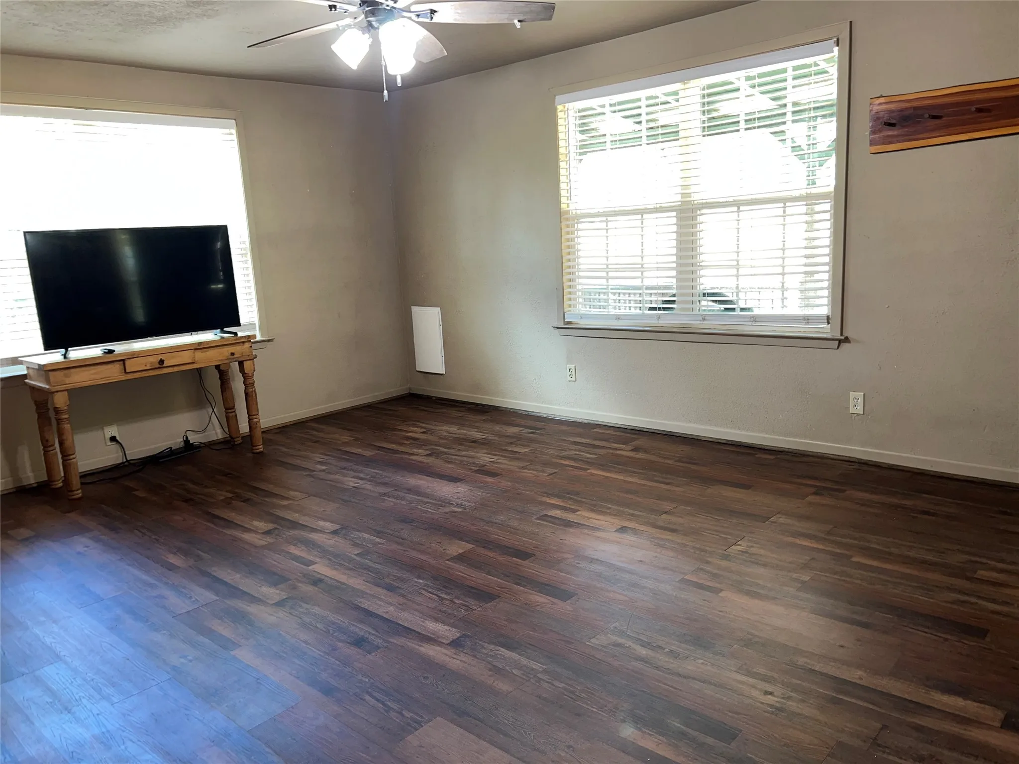 Single Family Residence For Sale in Van Zandt County , 863 Vz County Road 1213, Canton, Texas 75103, 2 Bedroom, 2 Bathroom, Garage spaces, 1,215 Sqft, built in 1959, mls#21382131, Real Estate Agent in Canton, Homes For Sale in Van Zandt county, Homes For Sale in Canton, Realtor in Canton Texas, Real Estate Brokerage Independent Realty Texas, Luminita Cordes Realtor