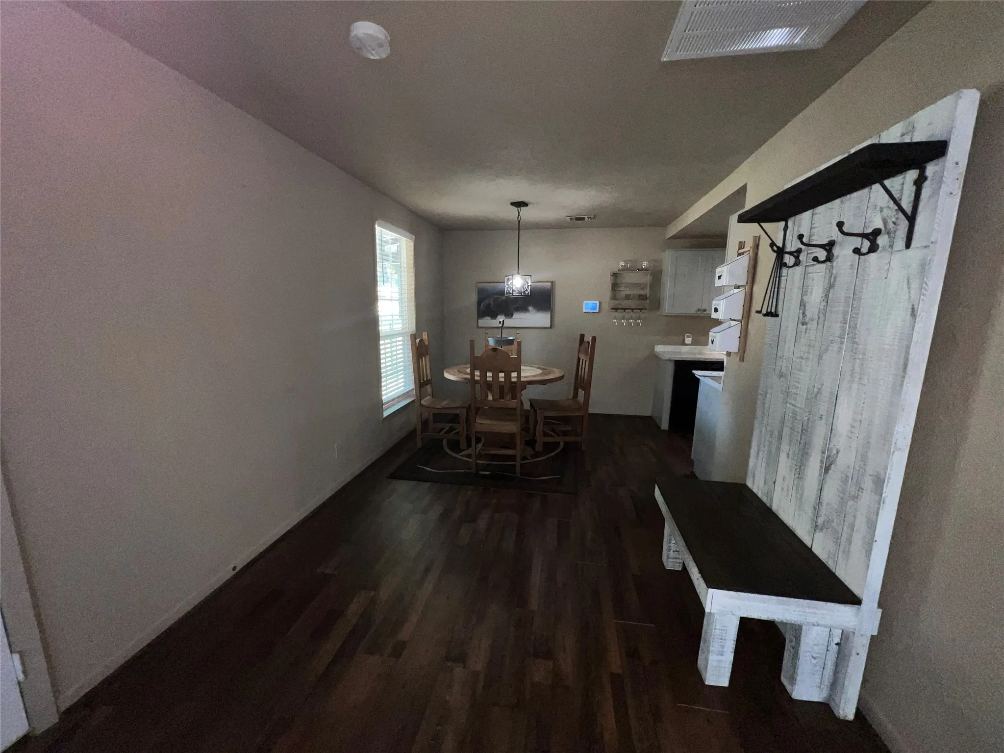 Single Family Residence For Sale in Van Zandt County , 863 Vz County Road 1213, Canton, Texas 75103, 2 Bedroom, 2 Bathroom, Garage spaces, 1,215 Sqft, built in 1959, mls#21382131, Real Estate Agent in Canton, Homes For Sale in Van Zandt county, Homes For Sale in Canton, Realtor in Canton Texas, Real Estate Brokerage Independent Realty Texas, Luminita Cordes Realtor