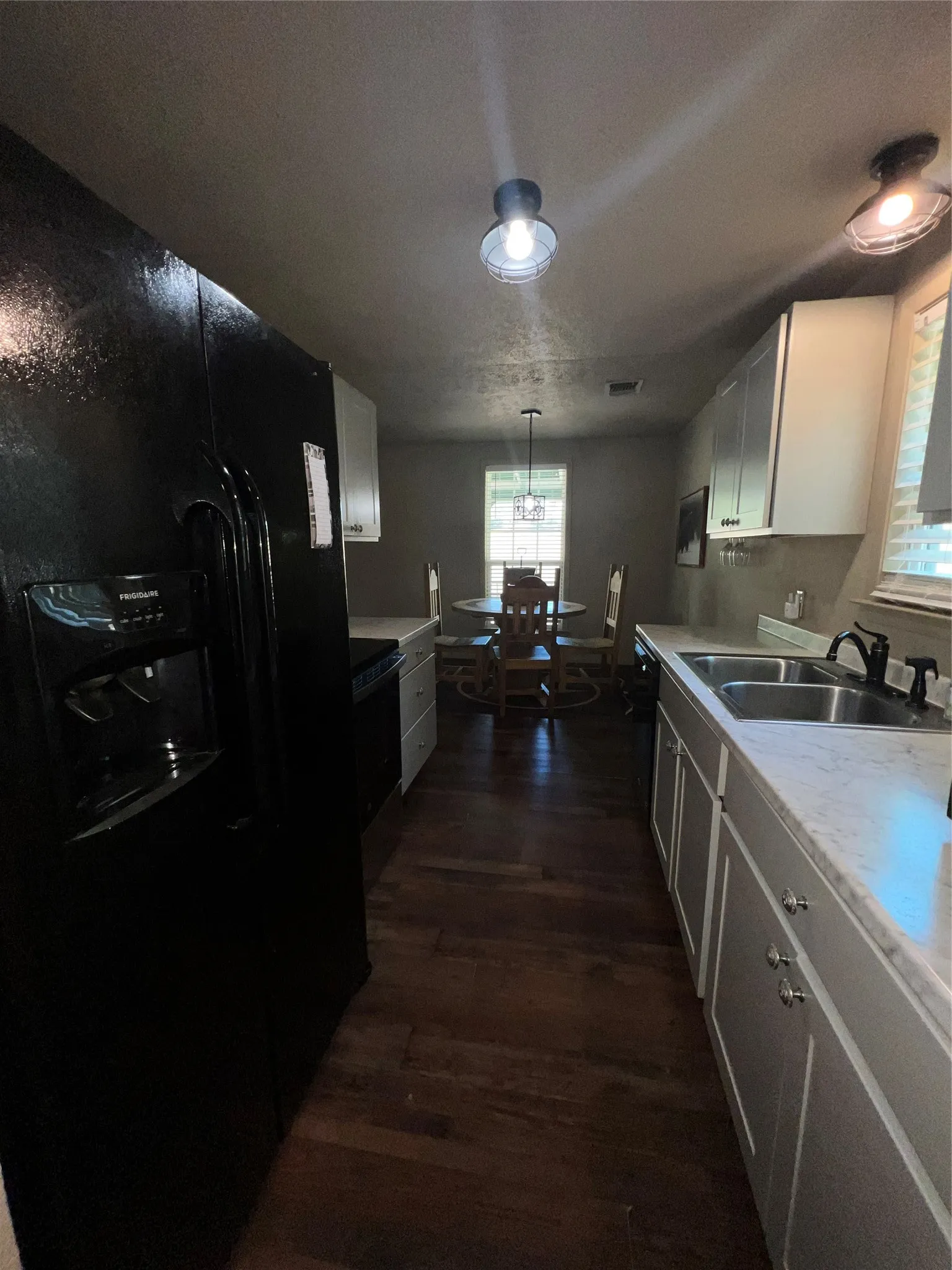 Single Family Residence For Sale in Van Zandt County , 863 Vz County Road 1213, Canton, Texas 75103, 2 Bedroom, 2 Bathroom, Garage spaces, 1,215 Sqft, built in 1959, mls#21382131, Real Estate Agent in Canton, Homes For Sale in Van Zandt county, Homes For Sale in Canton, Realtor in Canton Texas, Real Estate Brokerage Independent Realty Texas, Luminita Cordes Realtor