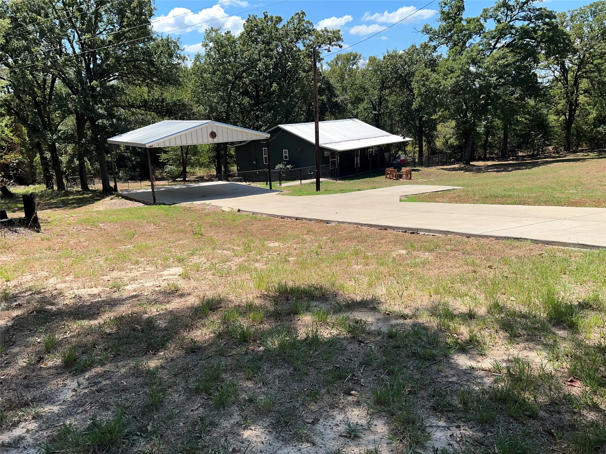 Single Family Residence For Sale in Van Zandt County , 863 Vz County Road 1213, Canton, Texas 75103, 2 Bedroom, 2 Bathroom, Garage spaces, 1,215 Sqft, built in 1959, mls#21382131, Real Estate Agent in Canton, Homes For Sale in Van Zandt county, Homes For Sale in Canton, Realtor in Canton Texas, Real Estate Brokerage Independent Realty Texas, Luminita Cordes Realtor