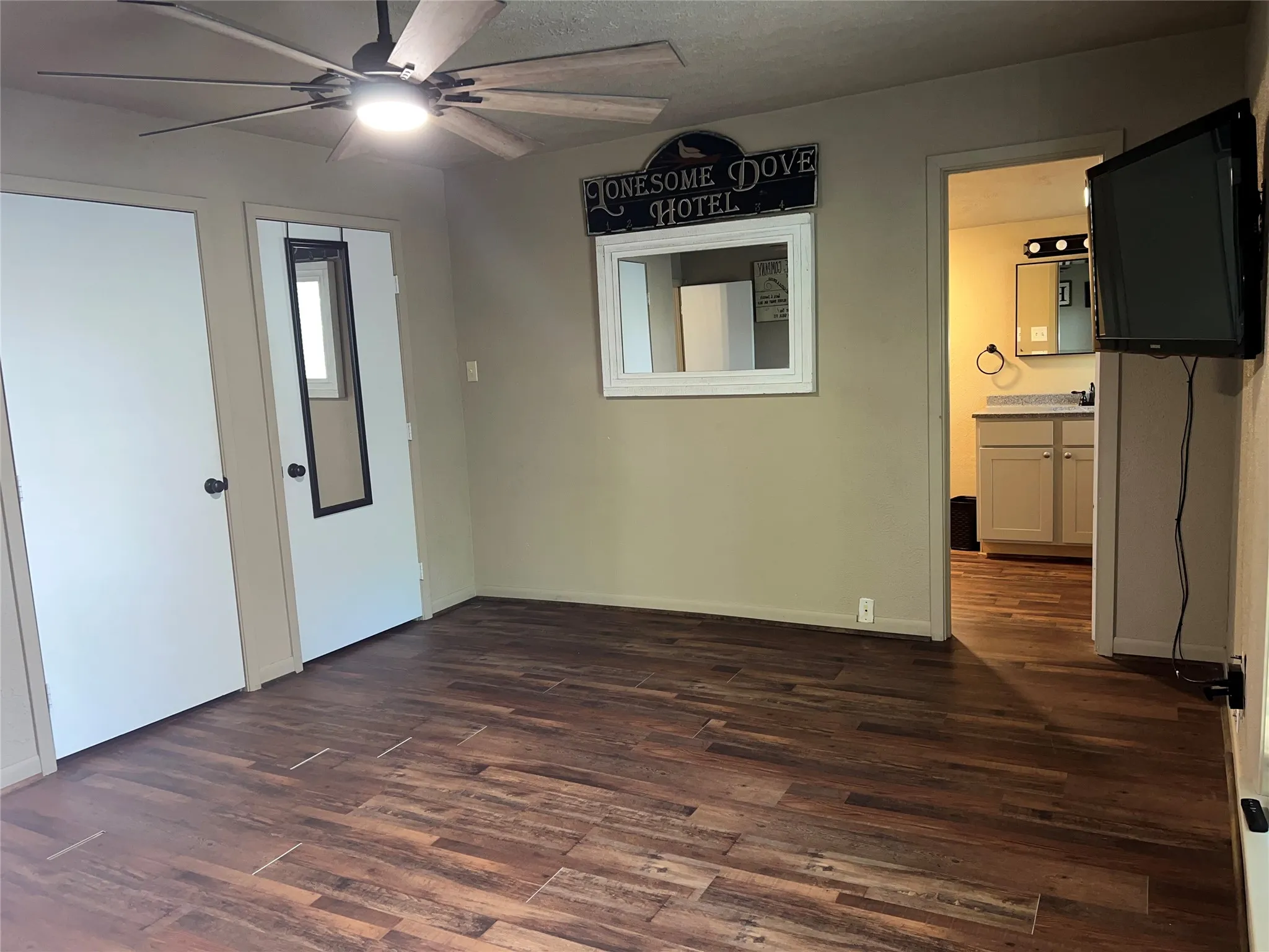 Single Family Residence For Sale in Van Zandt County , 863 Vz County Road 1213, Canton, Texas 75103, 2 Bedroom, 2 Bathroom, Garage spaces, 1,215 Sqft, built in 1959, mls#21382131, Real Estate Agent in Canton, Homes For Sale in Van Zandt county, Homes For Sale in Canton, Realtor in Canton Texas, Real Estate Brokerage Independent Realty Texas, Luminita Cordes Realtor