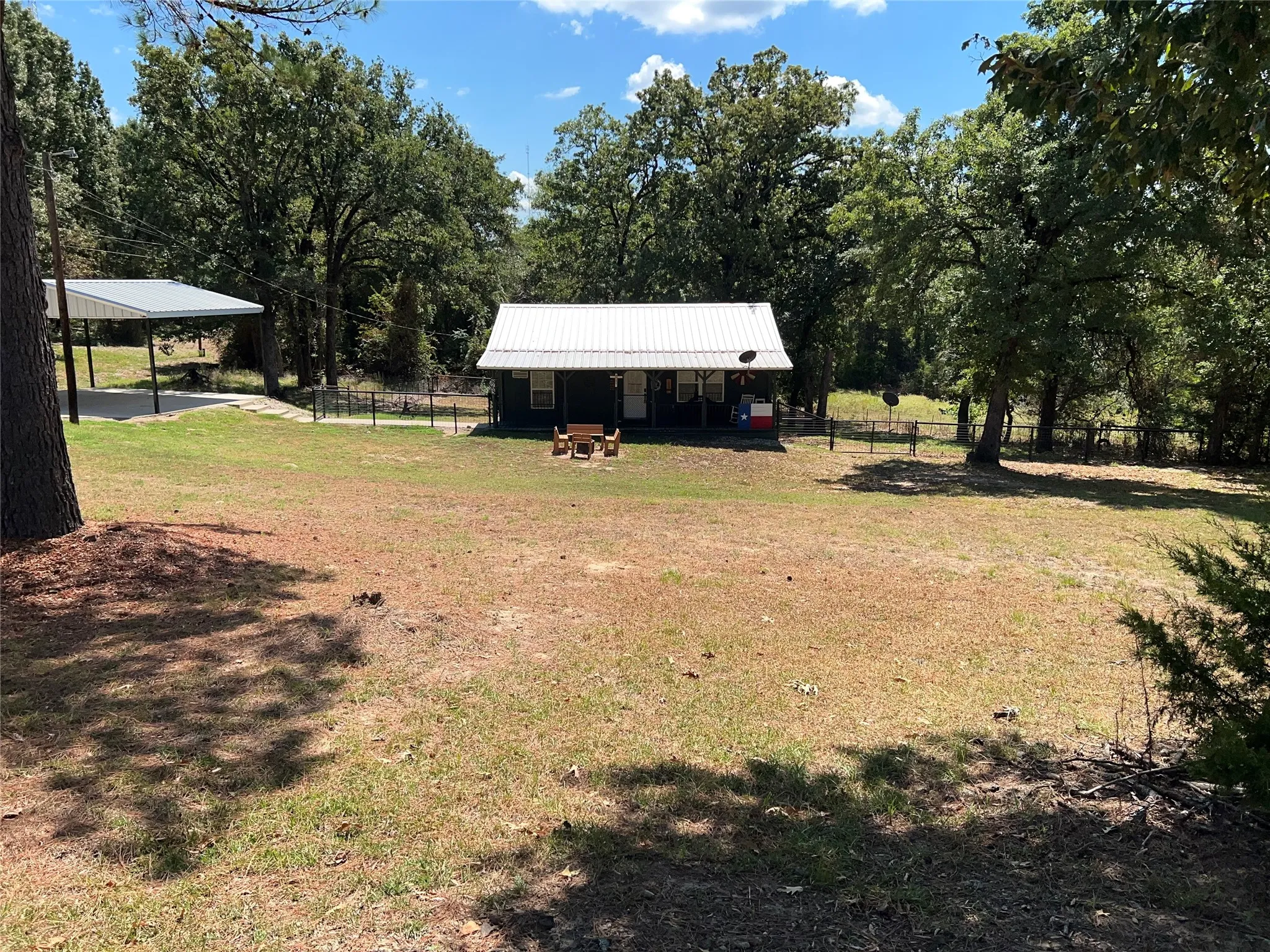 Single Family Residence For Sale in Van Zandt County , 863 Vz County Road 1213, Canton, Texas 75103, 2 Bedroom, 2 Bathroom, Garage spaces, 1,215 Sqft, built in 1959, mls#21382131, Real Estate Agent in Canton, Homes For Sale in Van Zandt county, Homes For Sale in Canton, Realtor in Canton Texas, Real Estate Brokerage Independent Realty Texas, Luminita Cordes Realtor
