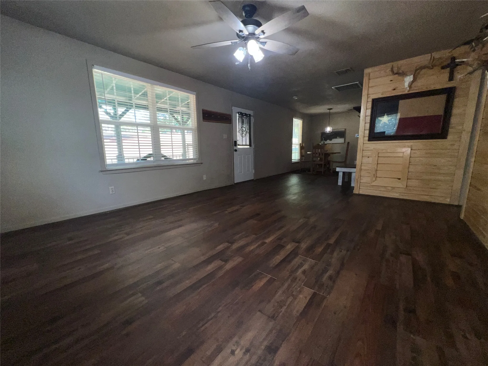 Single Family Residence For Sale in Van Zandt County , 863 Vz County Road 1213, Canton, Texas 75103, 2 Bedroom, 2 Bathroom, Garage spaces, 1,215 Sqft, built in 1959, mls#21382131, Real Estate Agent in Canton, Homes For Sale in Van Zandt county, Homes For Sale in Canton, Realtor in Canton Texas, Real Estate Brokerage Independent Realty Texas, Luminita Cordes Realtor