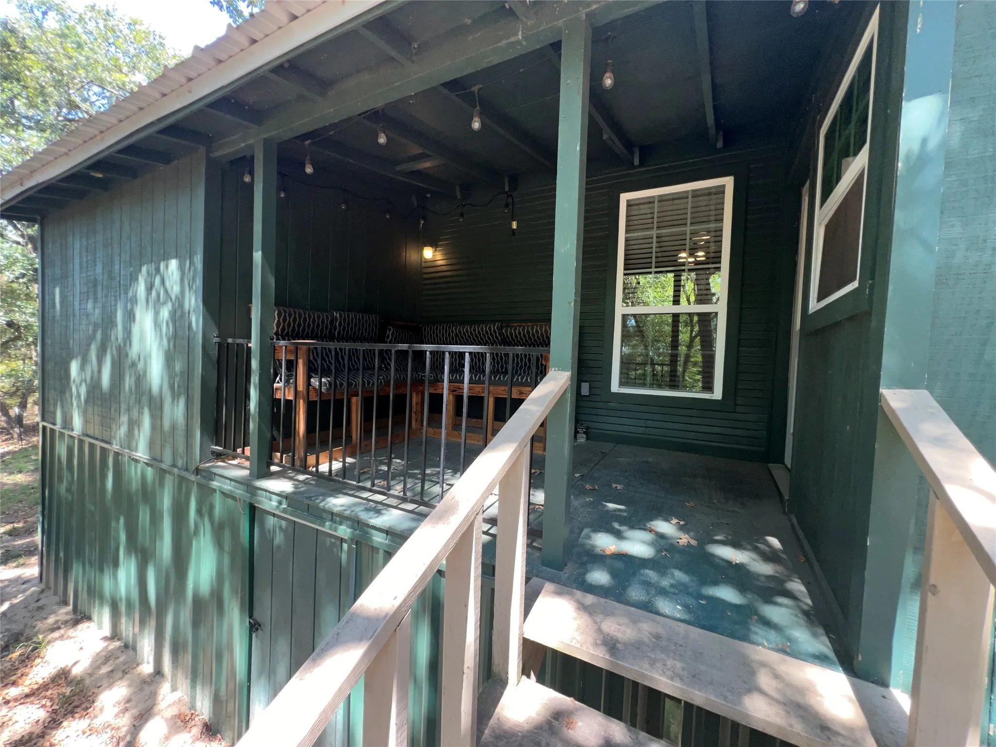 Single Family Residence For Sale in Van Zandt County , 863 Vz County Road 1213, Canton, Texas 75103, 2 Bedroom, 2 Bathroom, Garage spaces, 1,215 Sqft, built in 1959, mls#21382131, Real Estate Agent in Canton, Homes For Sale in Van Zandt county, Homes For Sale in Canton, Realtor in Canton Texas, Real Estate Brokerage Independent Realty Texas, Luminita Cordes Realtor