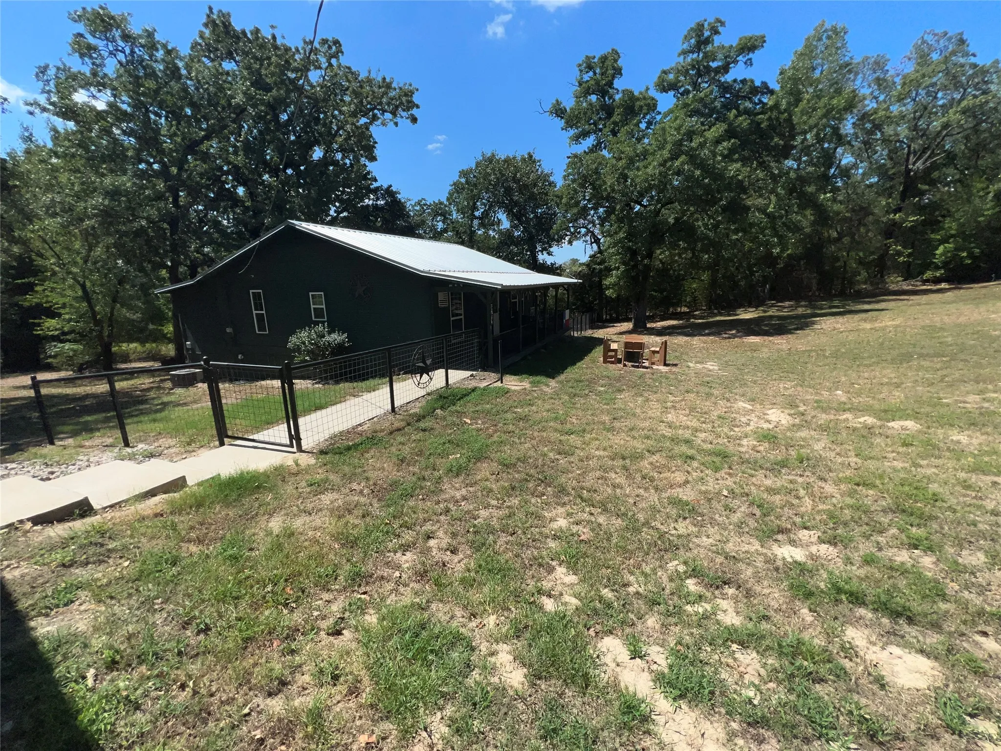 Single Family Residence For Sale in Van Zandt County , 863 Vz County Road 1213, Canton, Texas 75103, 2 Bedroom, 2 Bathroom, Garage spaces, 1,215 Sqft, built in 1959, mls#21382131, Real Estate Agent in Canton, Homes For Sale in Van Zandt county, Homes For Sale in Canton, Realtor in Canton Texas, Real Estate Brokerage Independent Realty Texas, Luminita Cordes Realtor