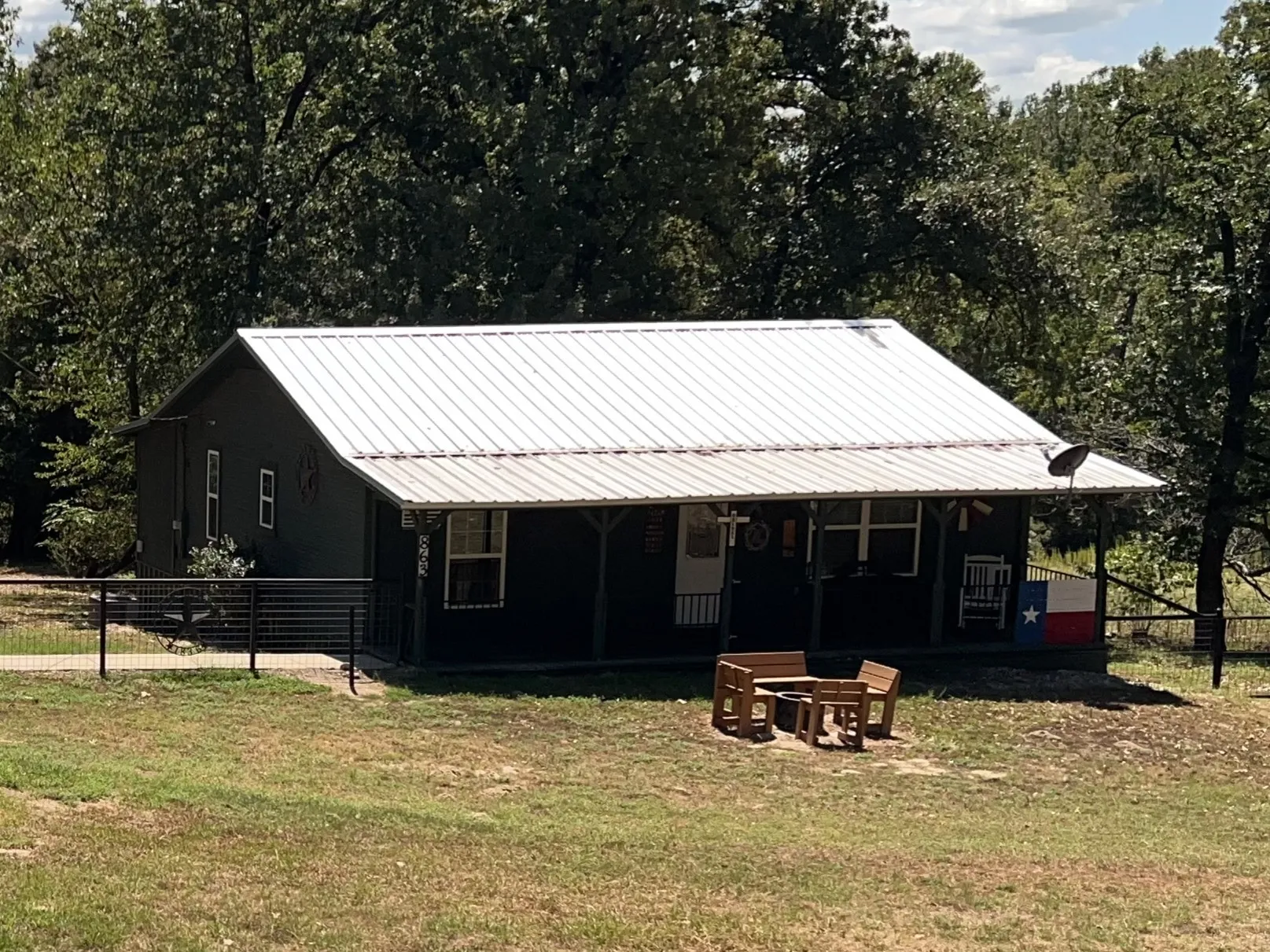 Single Family Residence For Sale in Van Zandt County , 863 Vz County Road 1213, Canton, Texas 75103, 2 Bedroom, 2 Bathroom, Garage spaces, 1,215 Sqft, built in 1959, mls#21382131, Real Estate Agent in Canton, Homes For Sale in Van Zandt county, Homes For Sale in Canton, Realtor in Canton Texas, Real Estate Brokerage Independent Realty Texas, Luminita Cordes Realtor