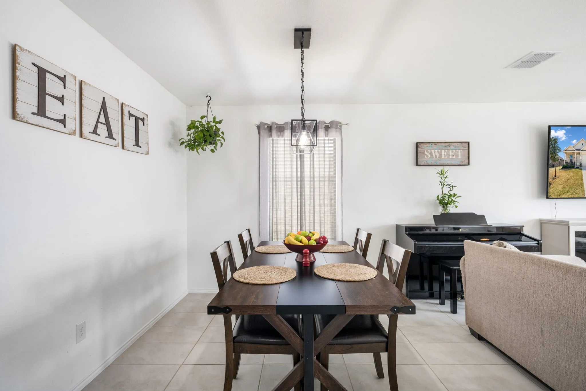 Single Family Residence For Rent in Dallas County , 1636 Bluff View Drive, Hutchins, Texas 75141, 4 Bedroom, 2 Bathroom, 2 Garage spaces, 1,712 Sqft, built in 2023, mls#21381702, Real Estate Agent in Hutchins, Homes For Rent in Dallas county, Homes For Rent in Hutchins, Realtor in Hutchins Texas, Real Estate Brokerage Independent Realty Texas, Luminita Cordes Realtor