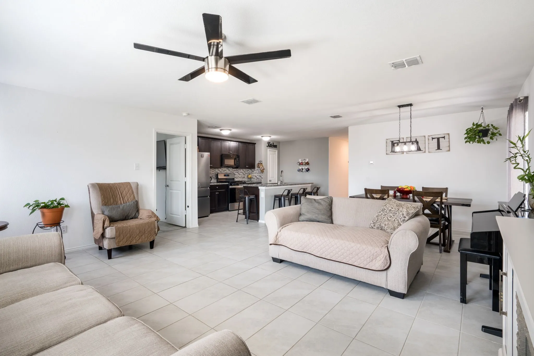 Single Family Residence For Rent in Dallas County , 1636 Bluff View Drive, Hutchins, Texas 75141, 4 Bedroom, 2 Bathroom, 2 Garage spaces, 1,712 Sqft, built in 2023, mls#21381702, Real Estate Agent in Hutchins, Homes For Rent in Dallas county, Homes For Rent in Hutchins, Realtor in Hutchins Texas, Real Estate Brokerage Independent Realty Texas, Luminita Cordes Realtor