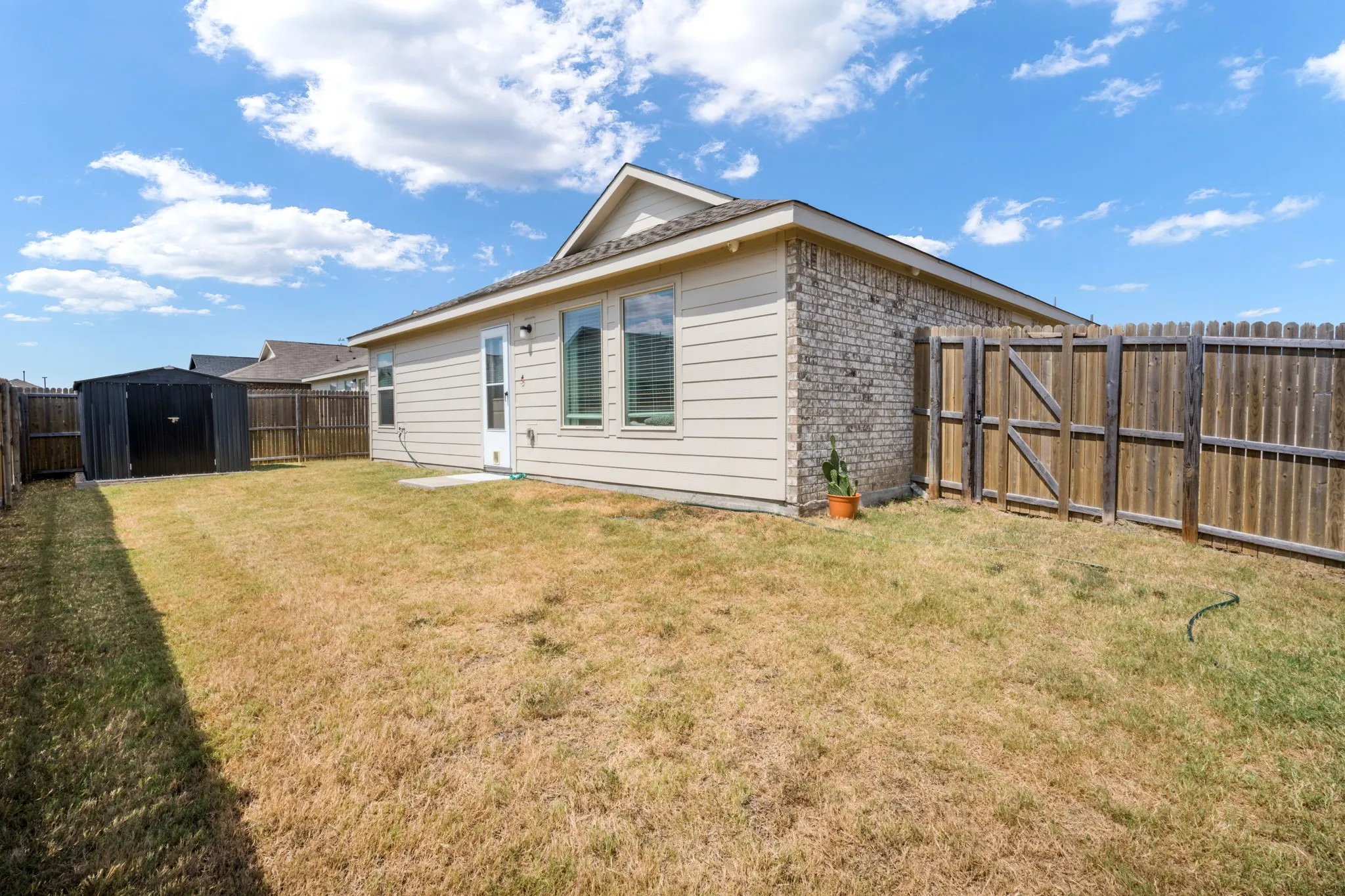 Single Family Residence For Rent in Dallas County , 1636 Bluff View Drive, Hutchins, Texas 75141, 4 Bedroom, 2 Bathroom, 2 Garage spaces, 1,712 Sqft, built in 2023, mls#21381702, Real Estate Agent in Hutchins, Homes For Rent in Dallas county, Homes For Rent in Hutchins, Realtor in Hutchins Texas, Real Estate Brokerage Independent Realty Texas, Luminita Cordes Realtor