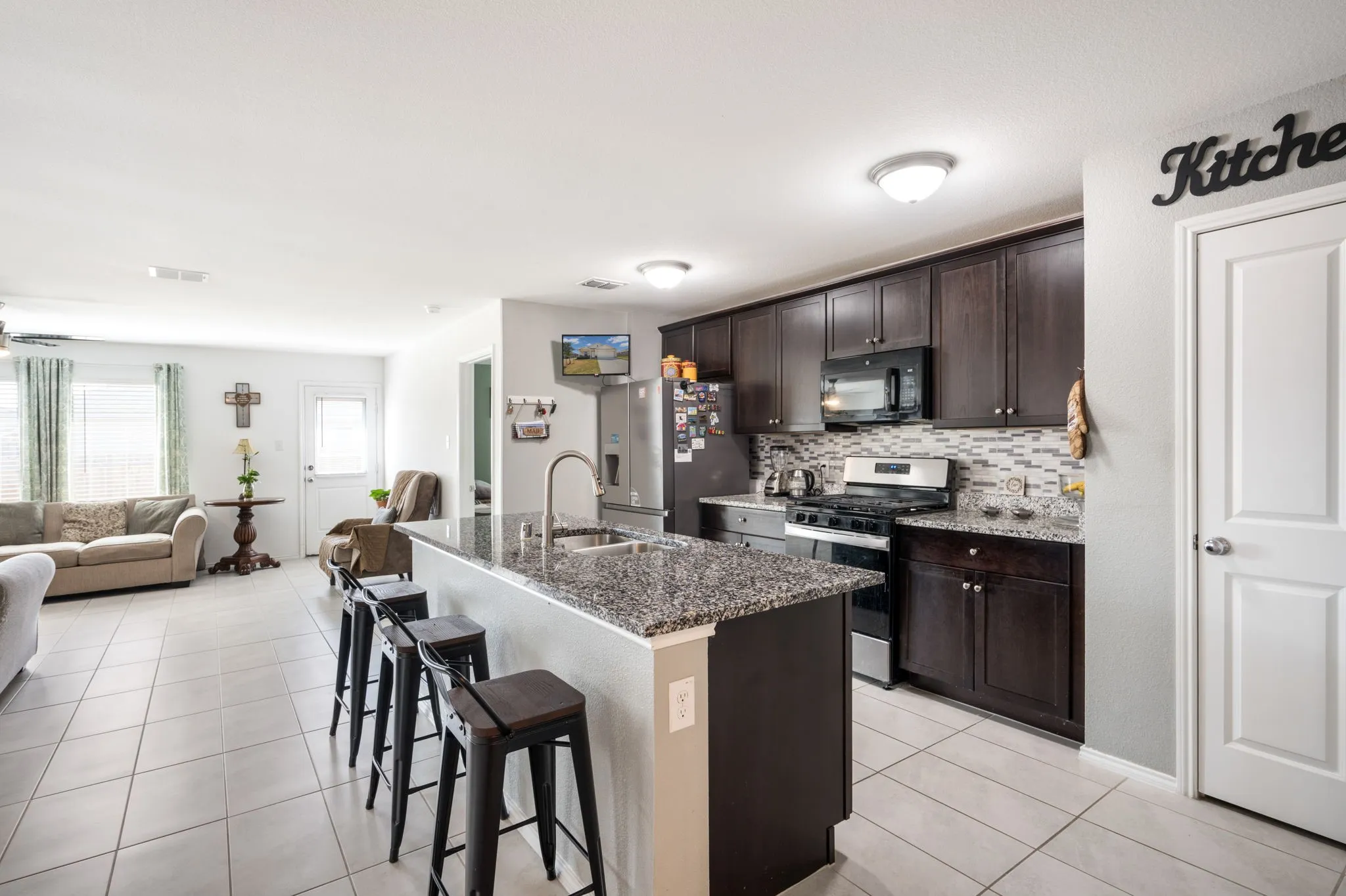 Single Family Residence For Rent in Dallas County , 1636 Bluff View Drive, Hutchins, Texas 75141, 4 Bedroom, 2 Bathroom, 2 Garage spaces, 1,712 Sqft, built in 2023, mls#21381702, Real Estate Agent in Hutchins, Homes For Rent in Dallas county, Homes For Rent in Hutchins, Realtor in Hutchins Texas, Real Estate Brokerage Independent Realty Texas, Luminita Cordes Realtor