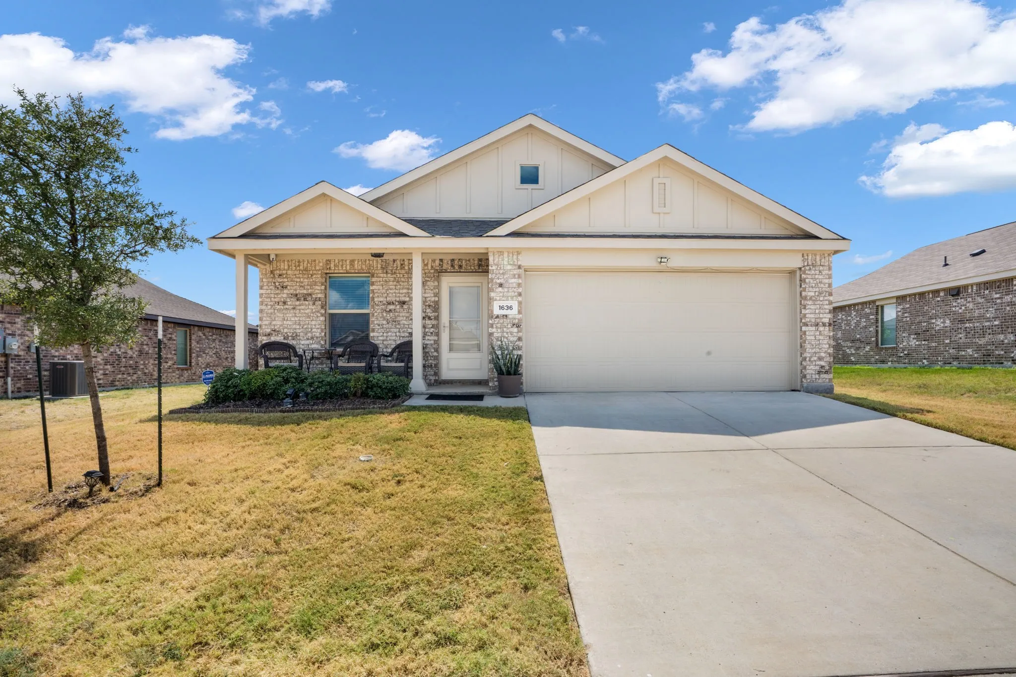 Single Family Residence For Rent in Dallas County , 1636 Bluff View Drive, Hutchins, Texas 75141, 4 Bedroom, 2 Bathroom, 2 Garage spaces, 1,712 Sqft, built in 2023, mls#21381702, Real Estate Agent in Hutchins, Homes For Rent in Dallas county, Homes For Rent in Hutchins, Realtor in Hutchins Texas, Real Estate Brokerage Independent Realty Texas, Luminita Cordes Realtor