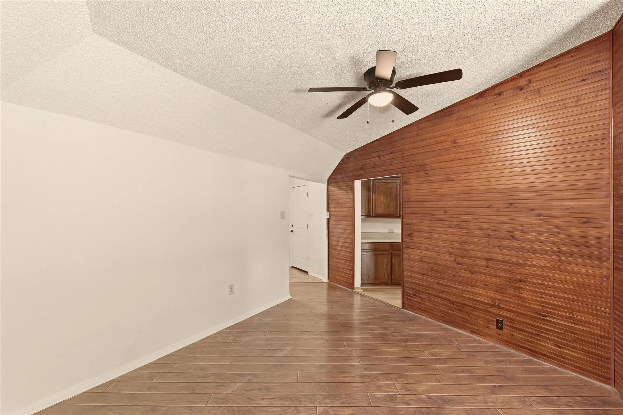 Single Family Residence For Sale in Parker County , 1001 Green Tree Drive, Weatherford, Texas 76087, 3 Bedroom, 2 Bathroom, Garage spaces, 2,311 Sqft, built in 1986, mls#21384270, Real Estate Agent in Weatherford, Homes For Sale in Parker county, Homes For Sale in Weatherford, Realtor in Weatherford Texas, Real Estate Brokerage Independent Realty Texas, Luminita Cordes Realtor