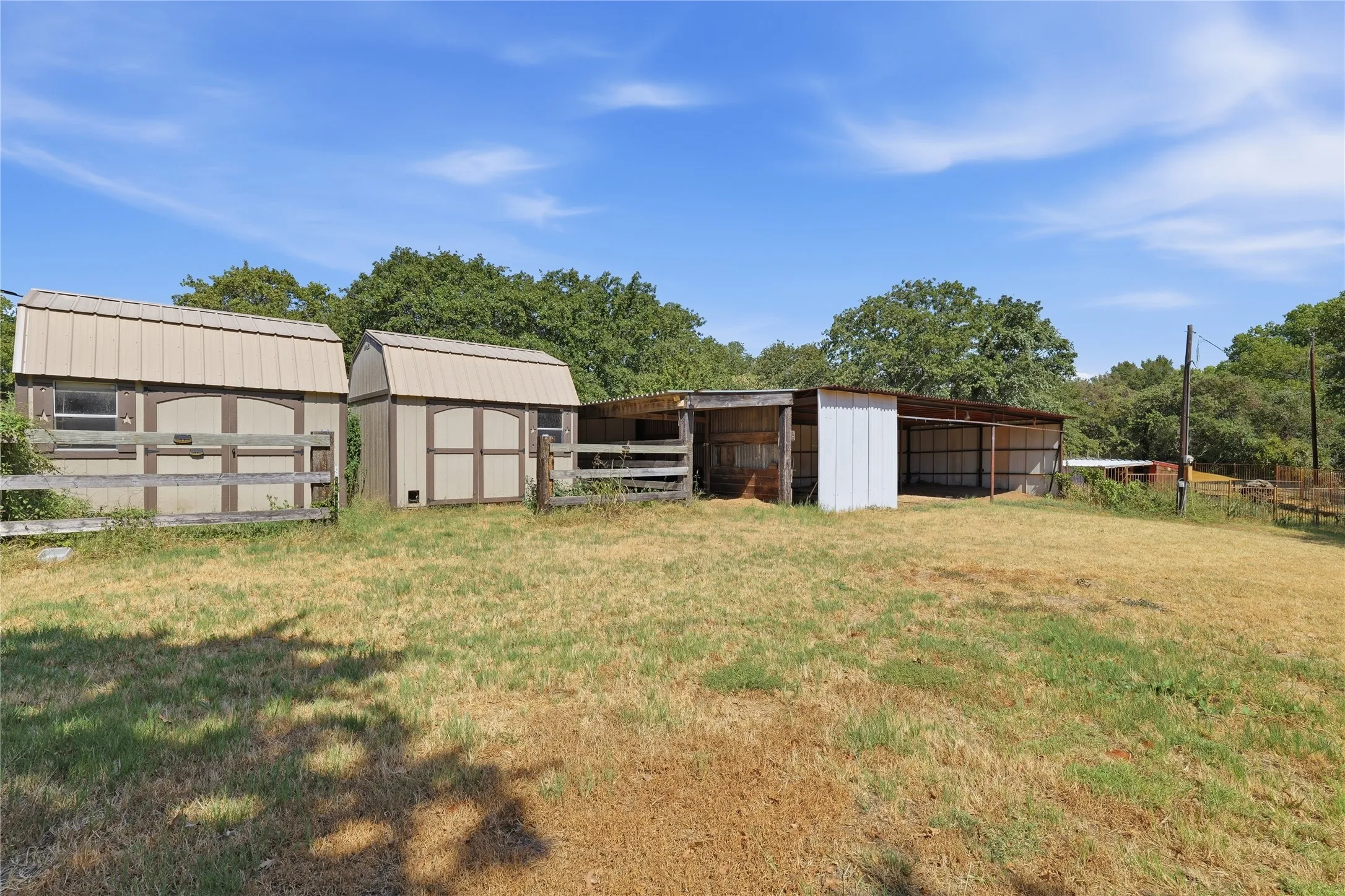 Single Family Residence For Sale in Parker County , 1001 Green Tree Drive, Weatherford, Texas 76087, 3 Bedroom, 2 Bathroom, Garage spaces, 2,311 Sqft, built in 1986, mls#21384270, Real Estate Agent in Weatherford, Homes For Sale in Parker county, Homes For Sale in Weatherford, Realtor in Weatherford Texas, Real Estate Brokerage Independent Realty Texas, Luminita Cordes Realtor