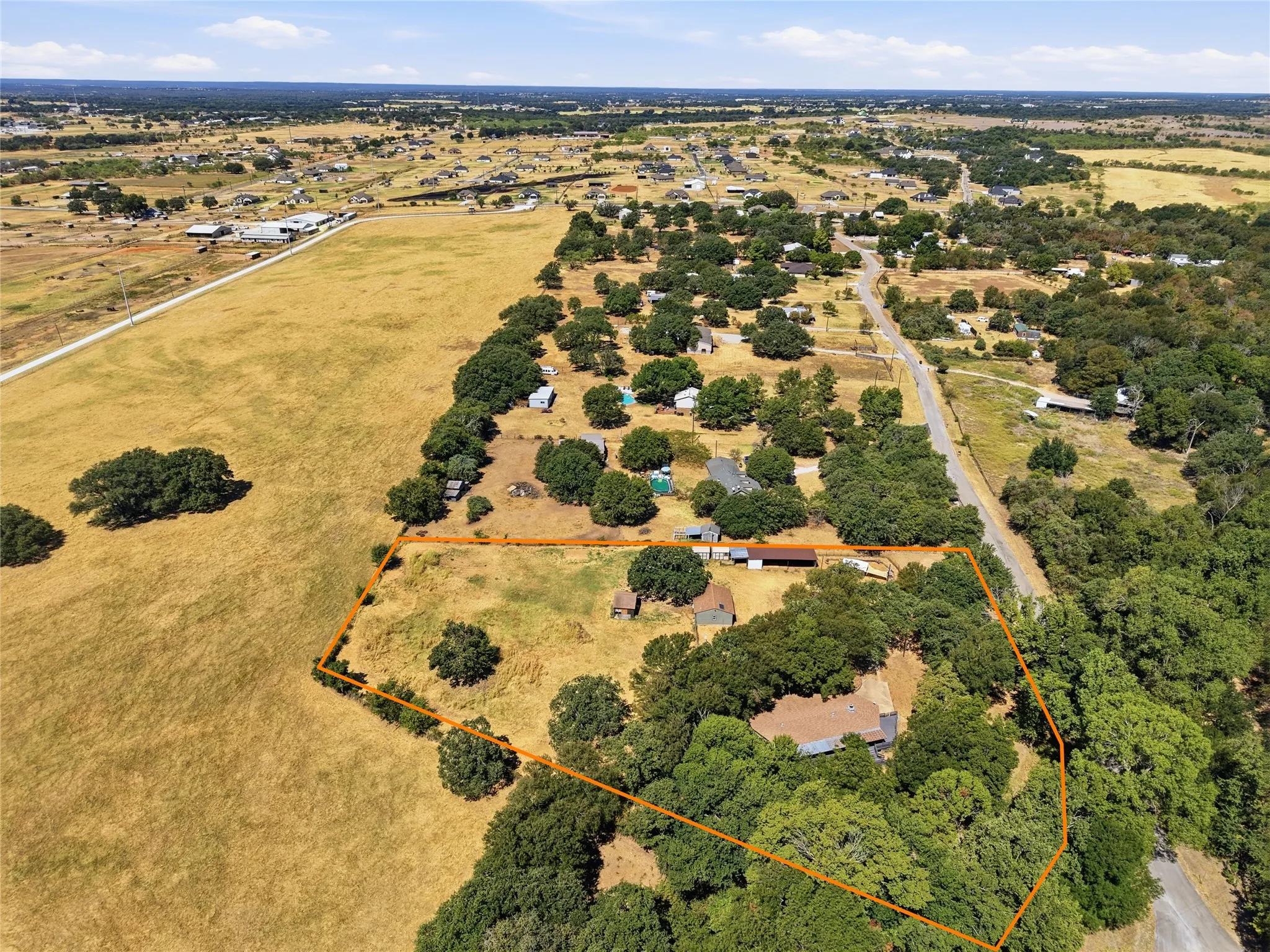 Single Family Residence For Sale in Parker County , 1001 Green Tree Drive, Weatherford, Texas 76087, 3 Bedroom, 2 Bathroom, Garage spaces, 2,311 Sqft, built in 1986, mls#21384270, Real Estate Agent in Weatherford, Homes For Sale in Parker county, Homes For Sale in Weatherford, Realtor in Weatherford Texas, Real Estate Brokerage Independent Realty Texas, Luminita Cordes Realtor