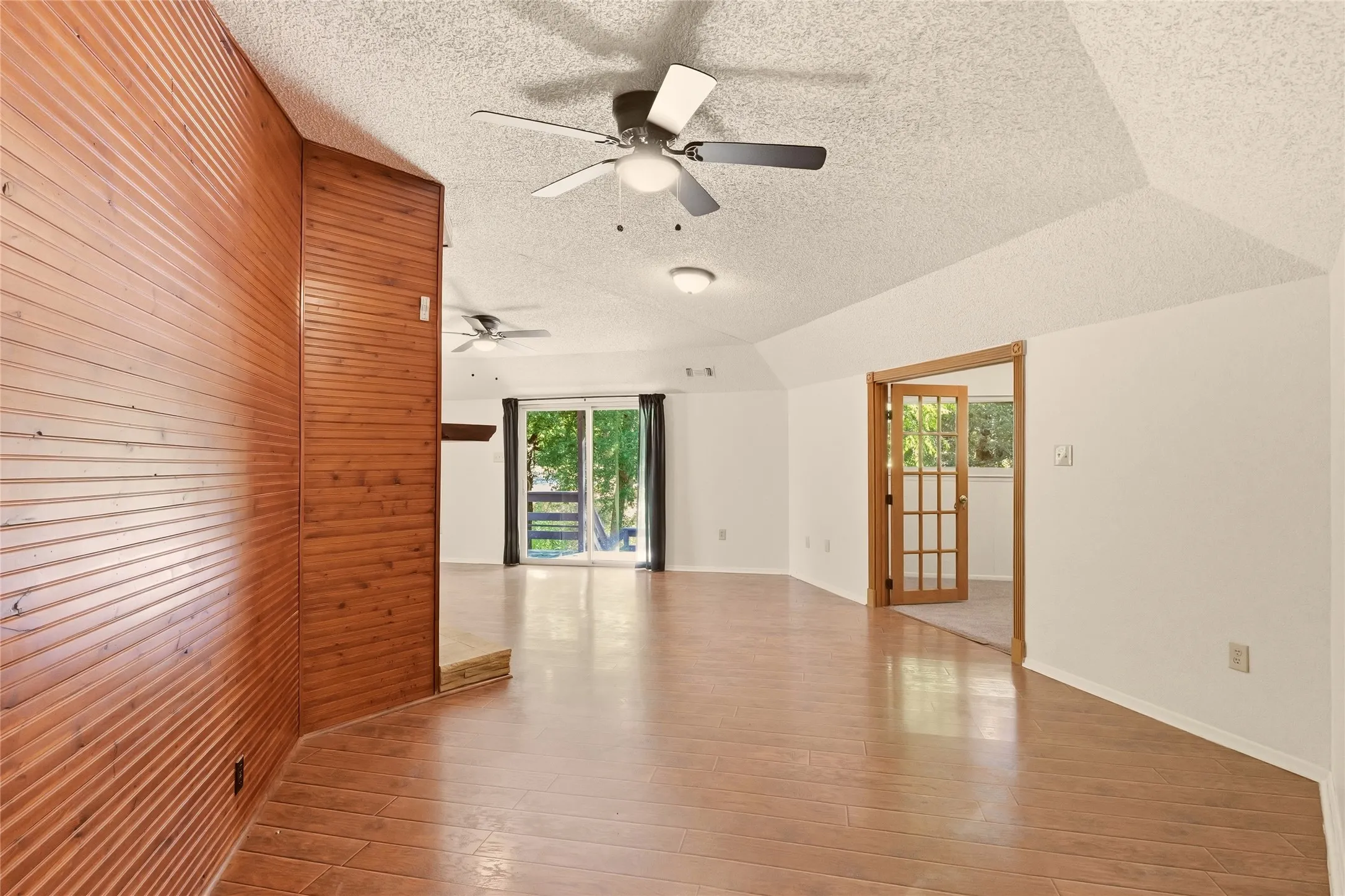 Single Family Residence For Sale in Parker County , 1001 Green Tree Drive, Weatherford, Texas 76087, 3 Bedroom, 2 Bathroom, Garage spaces, 2,311 Sqft, built in 1986, mls#21384270, Real Estate Agent in Weatherford, Homes For Sale in Parker county, Homes For Sale in Weatherford, Realtor in Weatherford Texas, Real Estate Brokerage Independent Realty Texas, Luminita Cordes Realtor