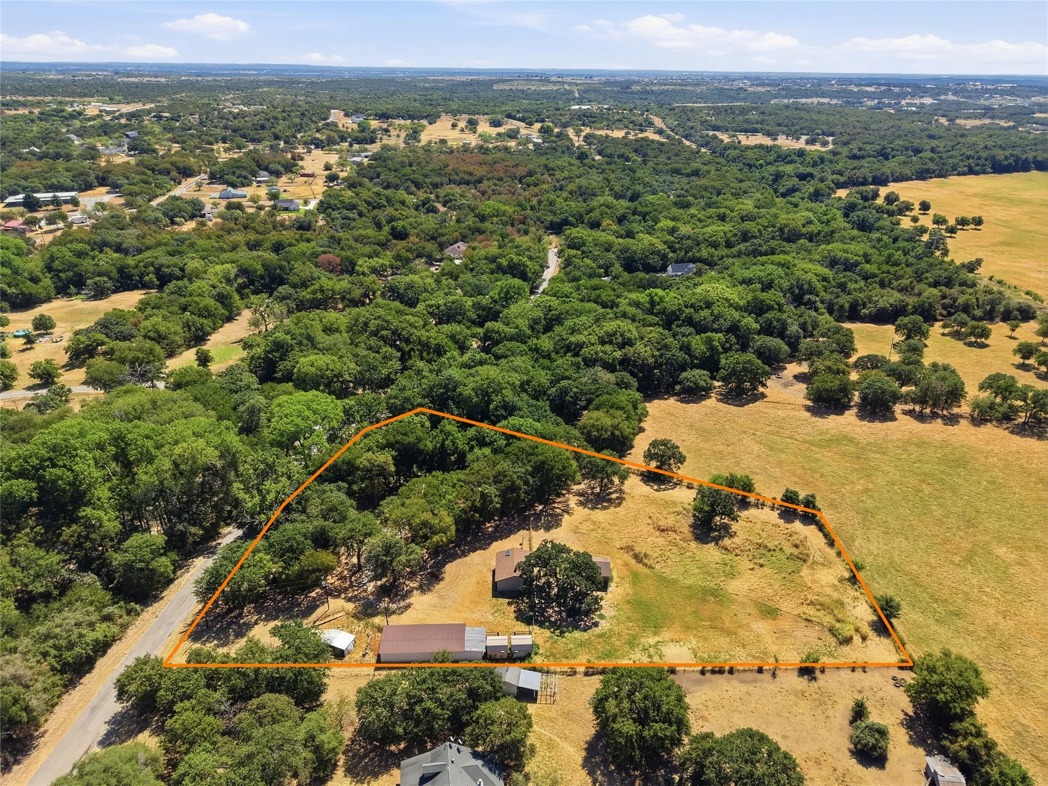 Single Family Residence For Sale in Parker County , 1001 Green Tree Drive, Weatherford, Texas 76087, 3 Bedroom, 2 Bathroom, Garage spaces, 2,311 Sqft, built in 1986, mls#21384270, Real Estate Agent in Weatherford, Homes For Sale in Parker county, Homes For Sale in Weatherford, Realtor in Weatherford Texas, Real Estate Brokerage Independent Realty Texas, Luminita Cordes Realtor