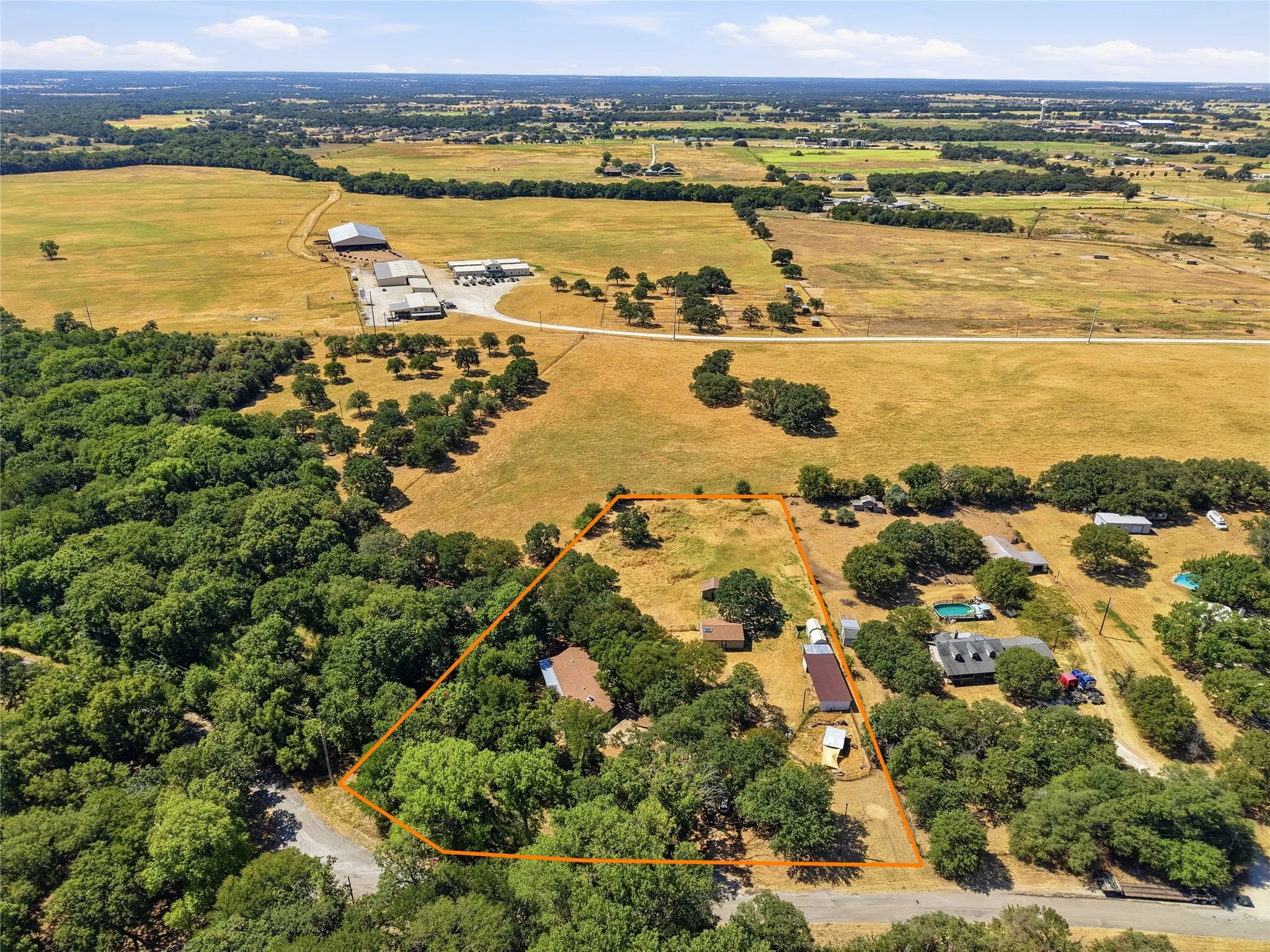 Single Family Residence For Sale in Parker County , 1001 Green Tree Drive, Weatherford, Texas 76087, 3 Bedroom, 2 Bathroom, Garage spaces, 2,311 Sqft, built in 1986, mls#21384270, Real Estate Agent in Weatherford, Homes For Sale in Parker county, Homes For Sale in Weatherford, Realtor in Weatherford Texas, Real Estate Brokerage Independent Realty Texas, Luminita Cordes Realtor