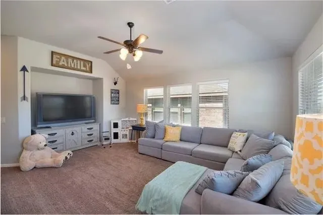 Single Family Residence For Rent in Collin County , 616 Crockett Drive, Lavon, Texas 75166, 4 Bedroom, 3 Bathroom, 2 Garage spaces, 3,143 Sqft, built in 2016, mls#21384416, Real Estate Agent in Lavon, Homes For Rent in Collin county, Homes For Rent in Lavon, Realtor in Lavon Texas, Real Estate Brokerage Independent Realty Texas, Luminita Cordes Realtor