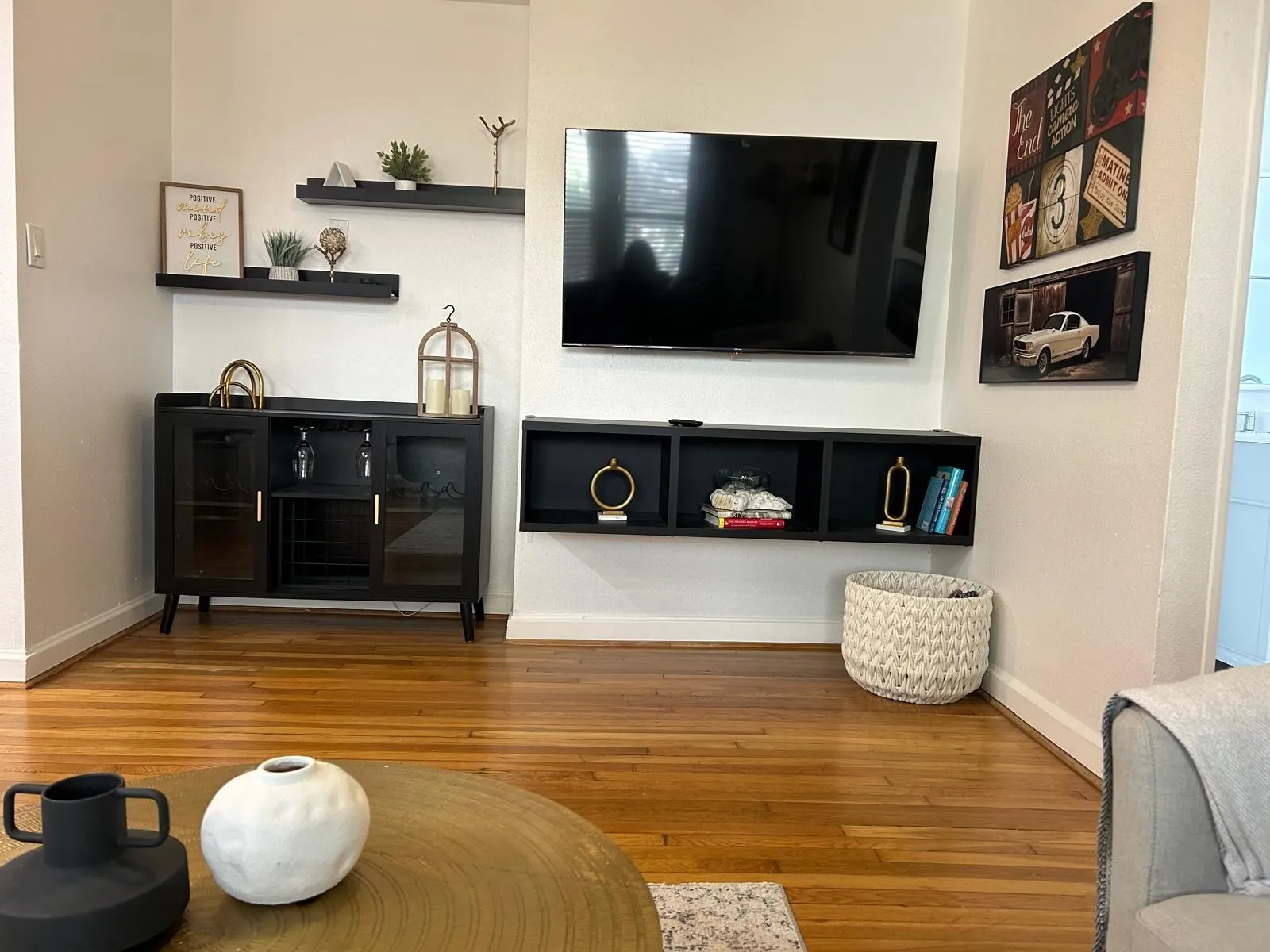 Apartment For Rent in Dallas County , 3927 Cole Avenue H, Dallas, Texas 75204, 2 Bedroom, 2 Bathroom, Garage spaces, 1,368 Sqft, built in 1930, mls#21384397, Real Estate Agent in Dallas, Homes For Rent in Dallas county, Homes For Rent in Dallas, Realtor in Dallas Texas, Real Estate Brokerage Independent Realty Texas, Luminita Cordes Realtor