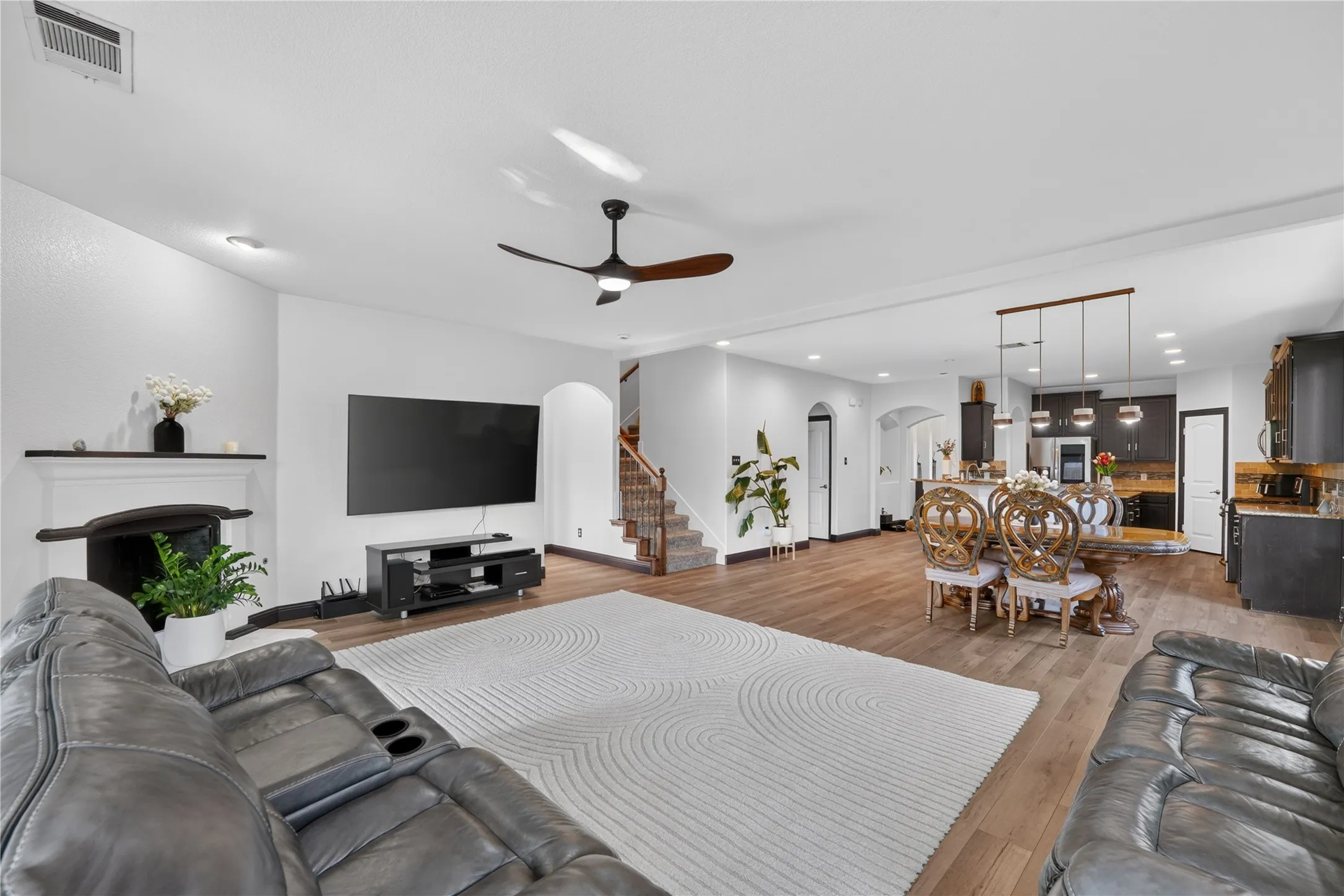 Single Family Residence For Sale in Denton County , 4000 Fordham Street, Frisco, Texas 75036, 4 Bedroom, 4 Bathroom, 2 Garage spaces, 2,727 Sqft, built in 2014, mls#21381963, Real Estate Agent in Frisco, Homes For Sale in Denton county, Homes For Sale in Frisco, Realtor in Frisco Texas, Real Estate Brokerage Independent Realty Texas, Luminita Cordes Realtor