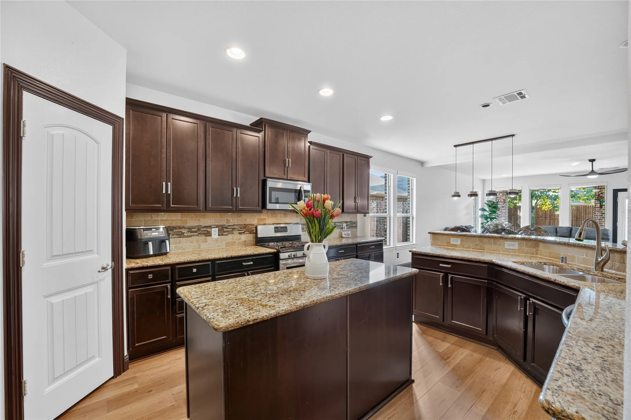 Single Family Residence For Sale in Denton County , 4000 Fordham Street, Frisco, Texas 75036, 4 Bedroom, 4 Bathroom, 2 Garage spaces, 2,727 Sqft, built in 2014, mls#21381963, Real Estate Agent in Frisco, Homes For Sale in Denton county, Homes For Sale in Frisco, Realtor in Frisco Texas, Real Estate Brokerage Independent Realty Texas, Luminita Cordes Realtor