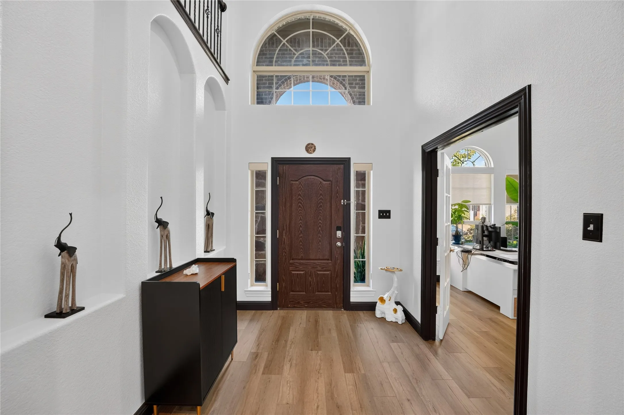 Single Family Residence For Sale in Denton County , 4000 Fordham Street, Frisco, Texas 75036, 4 Bedroom, 4 Bathroom, 2 Garage spaces, 2,727 Sqft, built in 2014, mls#21381963, Real Estate Agent in Frisco, Homes For Sale in Denton county, Homes For Sale in Frisco, Realtor in Frisco Texas, Real Estate Brokerage Independent Realty Texas, Luminita Cordes Realtor