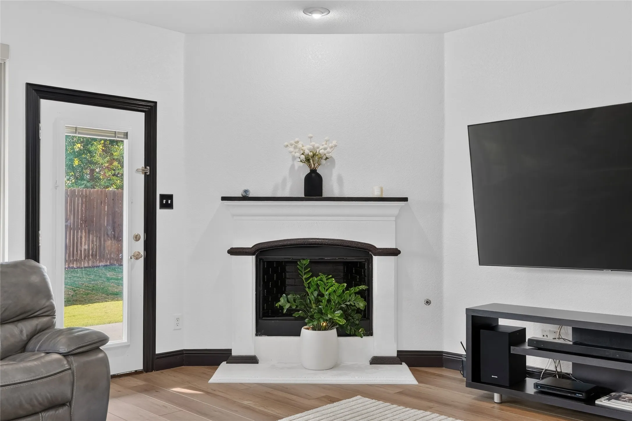 Single Family Residence For Sale in Denton County , 4000 Fordham Street, Frisco, Texas 75036, 4 Bedroom, 4 Bathroom, 2 Garage spaces, 2,727 Sqft, built in 2014, mls#21381963, Real Estate Agent in Frisco, Homes For Sale in Denton county, Homes For Sale in Frisco, Realtor in Frisco Texas, Real Estate Brokerage Independent Realty Texas, Luminita Cordes Realtor