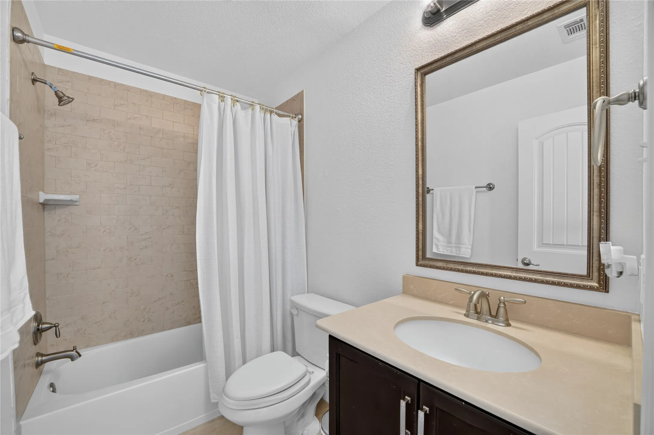 Single Family Residence For Sale in Denton County , 4000 Fordham Street, Frisco, Texas 75036, 4 Bedroom, 4 Bathroom, 2 Garage spaces, 2,727 Sqft, built in 2014, mls#21381963, Real Estate Agent in Frisco, Homes For Sale in Denton county, Homes For Sale in Frisco, Realtor in Frisco Texas, Real Estate Brokerage Independent Realty Texas, Luminita Cordes Realtor