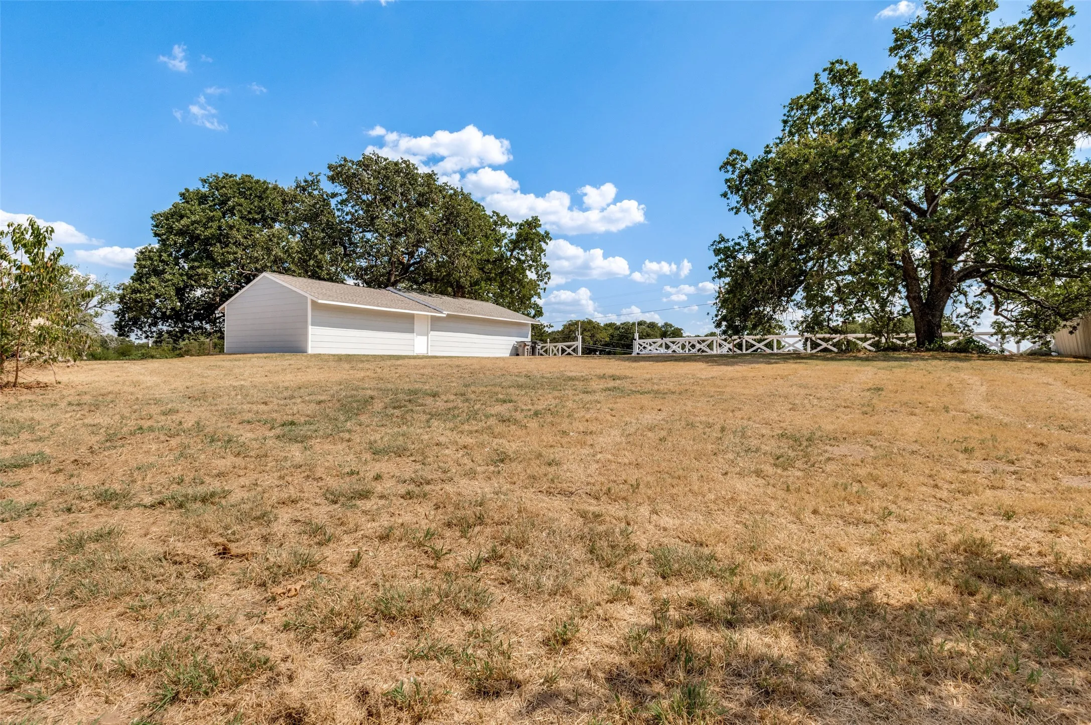 Single Family Residence For Sale in Parker County , 289 Sunset Drive, Springtown, Texas 76082, 3 Bedroom, 2 Bathroom, 2 Garage spaces, 1,610 Sqft, built in 1951, mls#21378976, Real Estate Agent in Springtown, Homes For Sale in Parker county, Homes For Sale in Springtown, Realtor in Springtown Texas, Real Estate Brokerage Independent Realty Texas, Luminita Cordes Realtor
